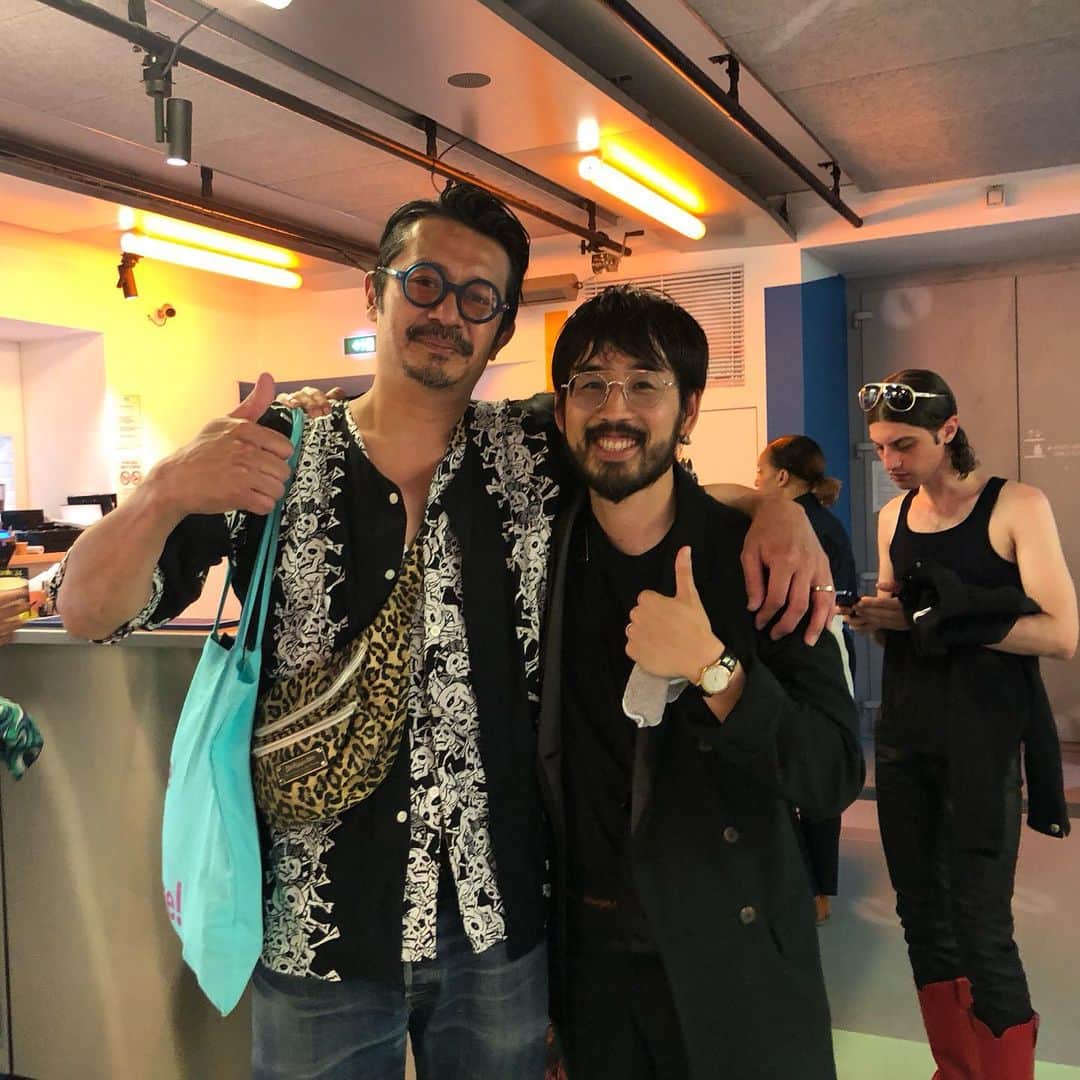 石塚啓次のインスタグラム：「おめでとう草サッカー友達！ 凄いなパリコレ！ こっから勝負やな！ 応援してます！ また草サッカーしようぜ！  #石塚啓次 #YouTube #宵宵祇園  #yoiyoigion  #ブエナビスタデポルテ #buenavistadeporte #バルセロナ」