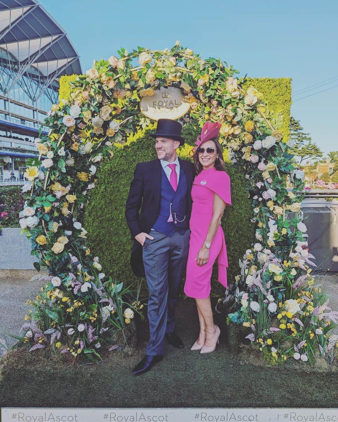 ジェシカ・エニス＝ヒルのインスタグラム：「What a day at the races 🐎🥂」