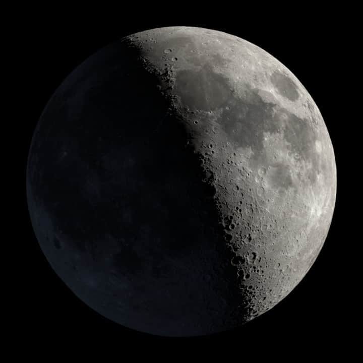 NASAさんのインスタグラム写真 - (NASAInstagram)「Want to see what the Moon is up to each day? With NASA’s new Daily Moon Guide, you can navigate an interactive map with info about what phase the Moon is currently in, special events, and lots more!  Check out this cool new NASA Moon feature here at go.nasa.gov/MoonGuide  Image Description: The Moon in a waxing crescent phase centered a black background. The Moon is light gray with a darker gray, irregular mottling along its upper right quadrant. Tiny craters dot the surface, thrown into sharper relief, along angled dark shadow that cuts the Moon in half. The left half of the Moon is barely visible in the shadow.  #NASA #Space #Moon #MoonGuide #MoonPhases」6月26日 4時29分 - nasagoddard
