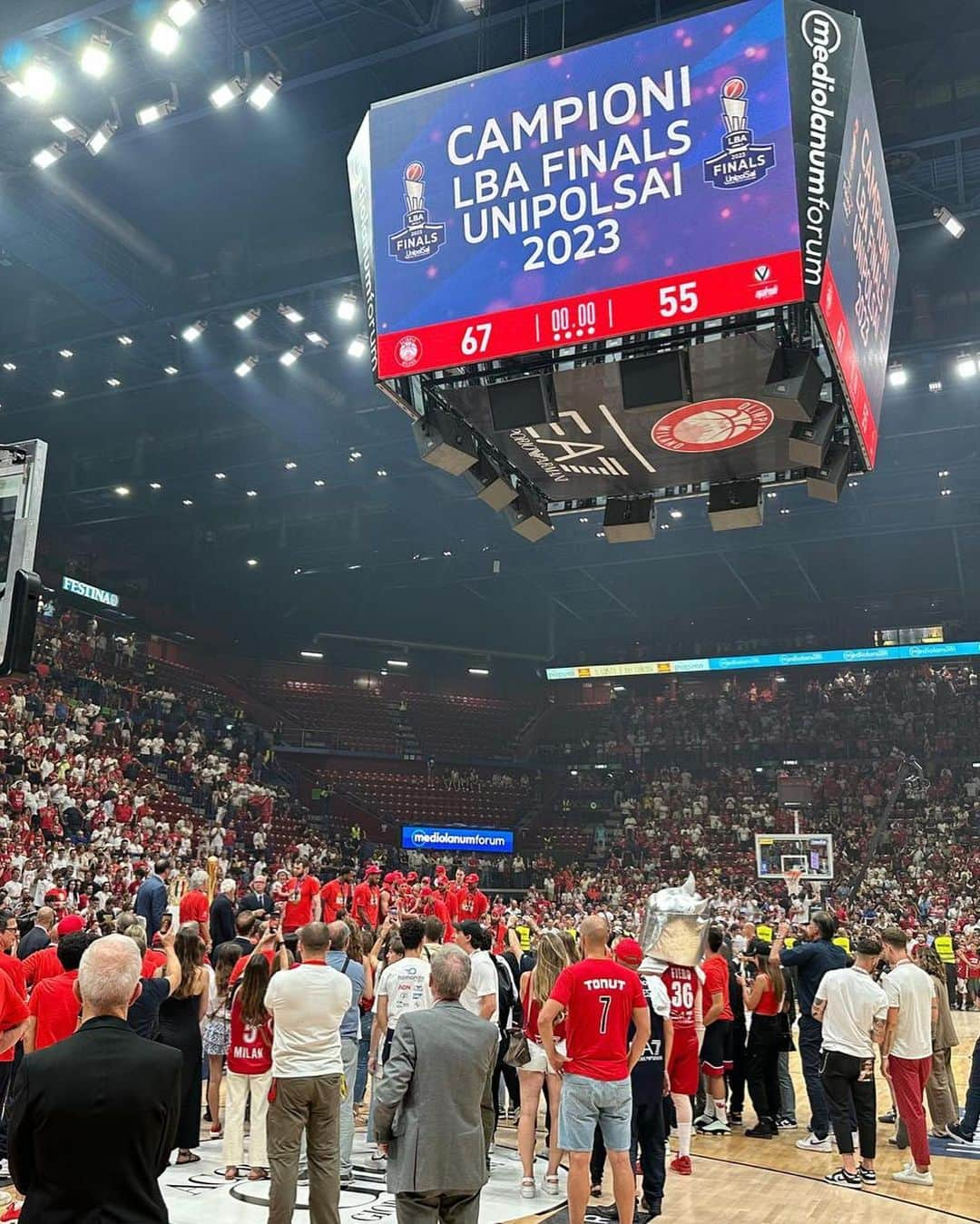 ファビオ・フォニーニさんのインスタグラム写真 - (ファビオ・フォニーニInstagram)「⭐️⭐️⭐️🏀⚪️🔴  Grazie @olimpiamilano1936」6月26日 4時36分 - fabiofogna