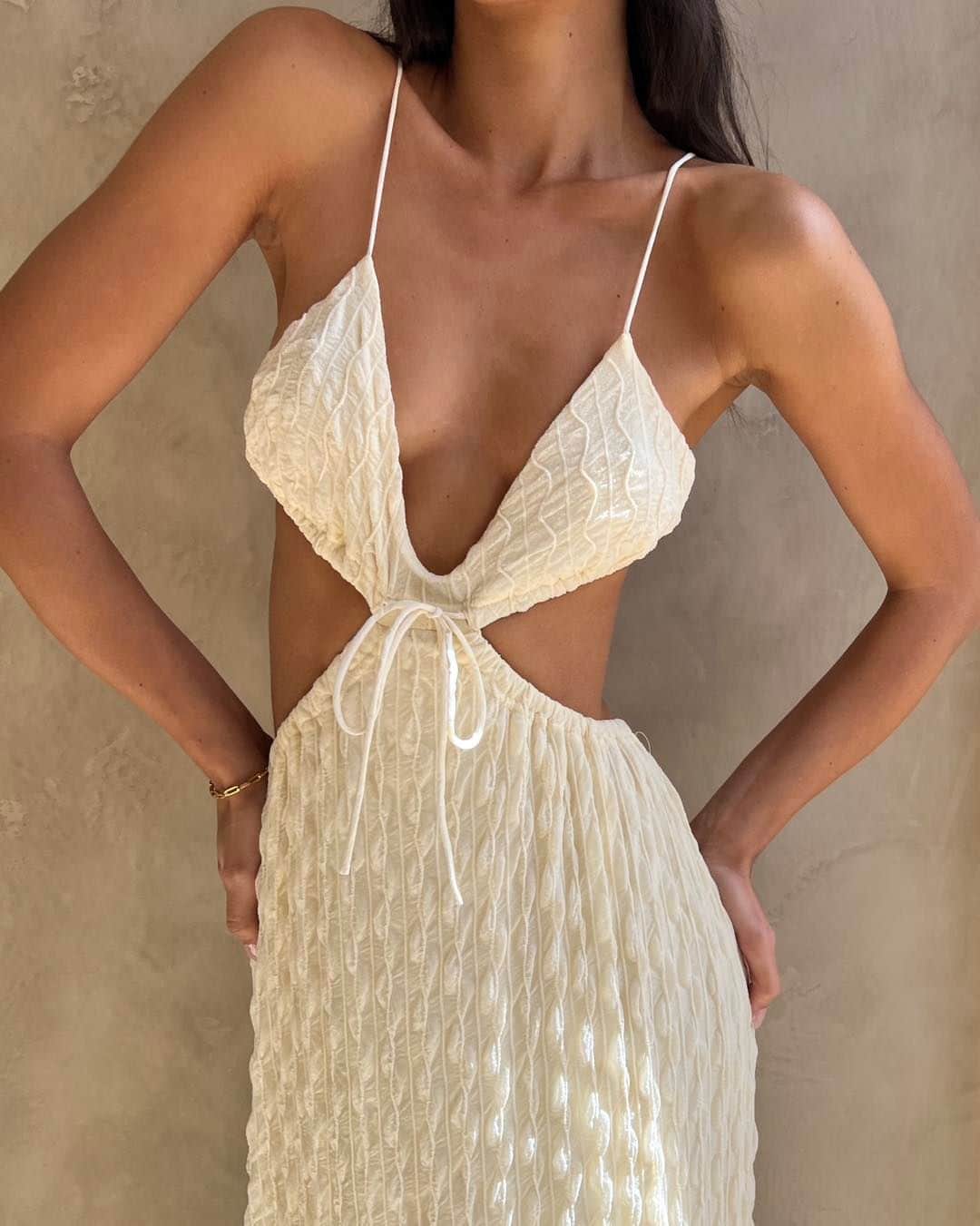SABO SKIRTさんのインスタグラム写真 - (SABO SKIRTInstagram)「Fabric texture 🤌🏽 Backless Alanis Dress available now #sabo」6月26日 5時01分 - saboskirt