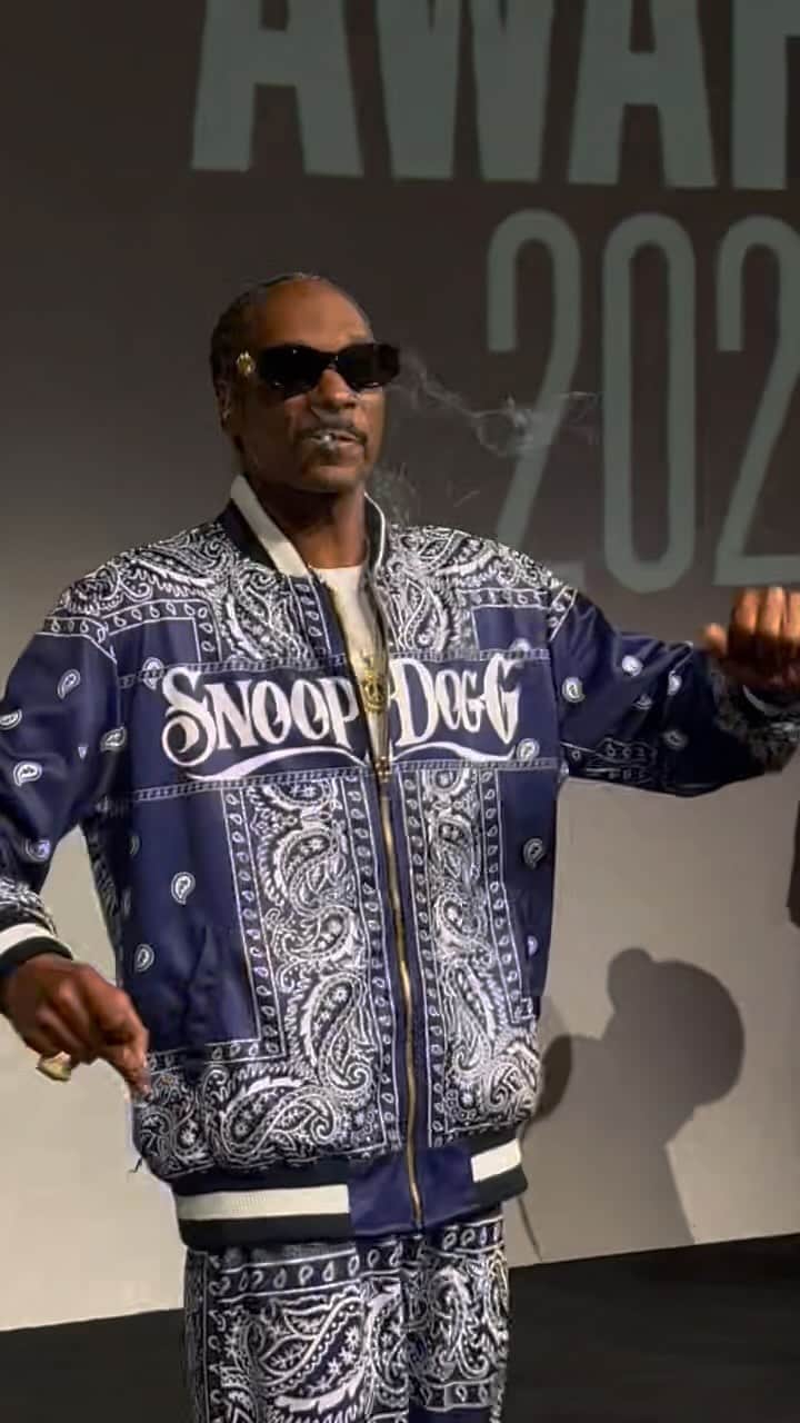 バウ・ワウのインスタグラム：「I had to bring my unc @snoopdogg out for 106&Park ! I had the  House of @bet on smash all weekend! #betawards #houseofbet #mr106」
