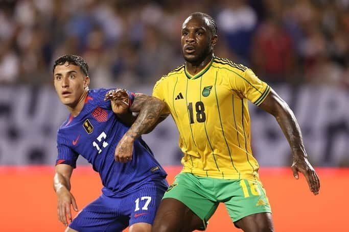 マイケル・アントニオのインスタグラム：「Starting this off right, hard earned point against a tough team 🤞🏾🇯🇲」