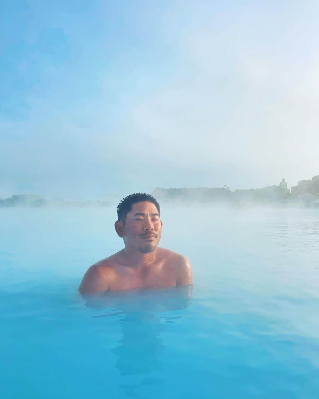 タッド・フジカワのインスタグラム：「It's giving SHAMU. *swipe left* 🐳🤣🤣 #ohWHALE #selfie   • • #whale #selfie #iceland #bluelagoon #travel #adventure #nature #pridemonth #pride #gay #queer #lgbt #lgbtq #fyp」