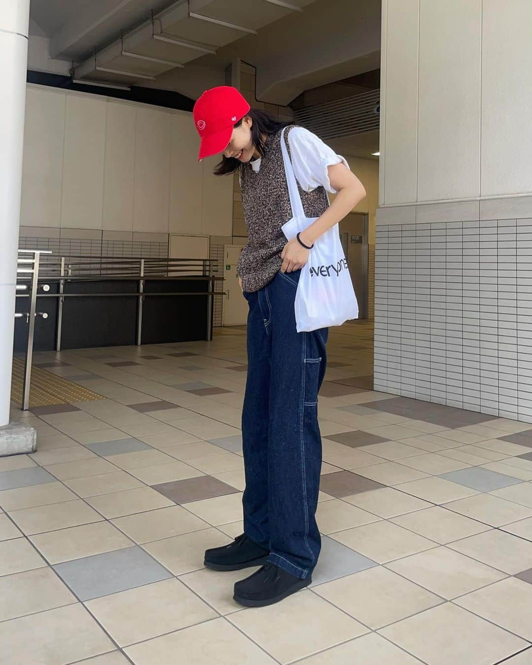 田中シェンさんのインスタグラム写真 - (田中シェンInstagram)「日々是好日 🌱  Tops #vintage @carboots_  T-shirts @uniqlo  Pants @levis  Shoes @clarksoriginals  Bag @everyone.tokyo  Cap @47   日曜日の代々木〜参宮橋散歩🚶🏻‍♀️ 歩いて20分くらいの距離感は 会話も弾んでちょうど良い🙆🏻‍♀️  #代々木上原駅  @nadoya.katte  本日一番目的地！木金土日しかやって ないとのことで日曜日に行って参りました。 バリスタのお姉さんが丁寧にコーヒーを 選んでくれて、エチオピアのジャスミンに決定☕️ カフェっていうか家を改築した店内は 田舎に遊びに来た居心地があります。 めっちゃGOODだったのだけど、👌マーク 撮り忘れるくらいリラックスしてしまった😌❗️  #参宮橋駅  @yose_tokyo 今一番のおしゃれスポットなのかな！っていうくらい 音楽もファッションもアートも楽しめて ドキドキしました！開店と共に行ったのだけど 日曜日だったからか、秒で店内は埋まり、 行列なってました。開店と同時がおすすめ。 京都の @subasoba のお蕎麦も楽しめて、 肉蕎麦にしたんだけど、気分はすき焼き...🥹💯 絶品御礼です！美味しかったー！  @vektorshop_tokyo  最近レコードプレーヤーとスピーカーを買いまして、 ファノイコライザーが必要ということを知り やっと配線もできて一枚目のレコードを探してます。 昭和歌謡にしようかと思ってみたけど やっぱり悩んじゃう！セレクション好きでした！  @graphpaper_official  寄の2階にあるアパレルショップ。かっこいい店内の 家具はオーダーメイドもできるらしい(友達情報) tシャツの2枚セットが色も形も組み合わせ自由で できるということで買ってみた！ 色はグレーにしたよ🩶形が綺麗だった！  @yose_tokyo has great #蕎麦 ！in the same building  They also have fashionable brand @graphpaper_official (mostly men’s clothes but that’s great bout it) @vektorshop_tokyo records are good selection too. Romantic old Japanese songs 🎧🎶 Add a pin to your google 📍!  #代々木上原カフェ #代々木上原カフェ巡り  #参宮橋グルメ #参宮橋カフェ #参宮橋ランチ  #寄 #代々木上原散歩 #東京さんぽ #東京観光スポット  #everyonetokyo #広島カープ女子  #シティガール #森林浴🌳 #森カフェ  #streetchicfashion #ベストコーデ  #graphpaper_tokyo #レコードショップ   #일본여행🇯🇵 #일본사람  #도쿄여행✈️ #도쿄맛집추천 #日本旅行🎌 #美食推薦👍🏻  #코디스타그램그램 #日本旅遊達人」6月26日 19時50分 - shen_tanaka