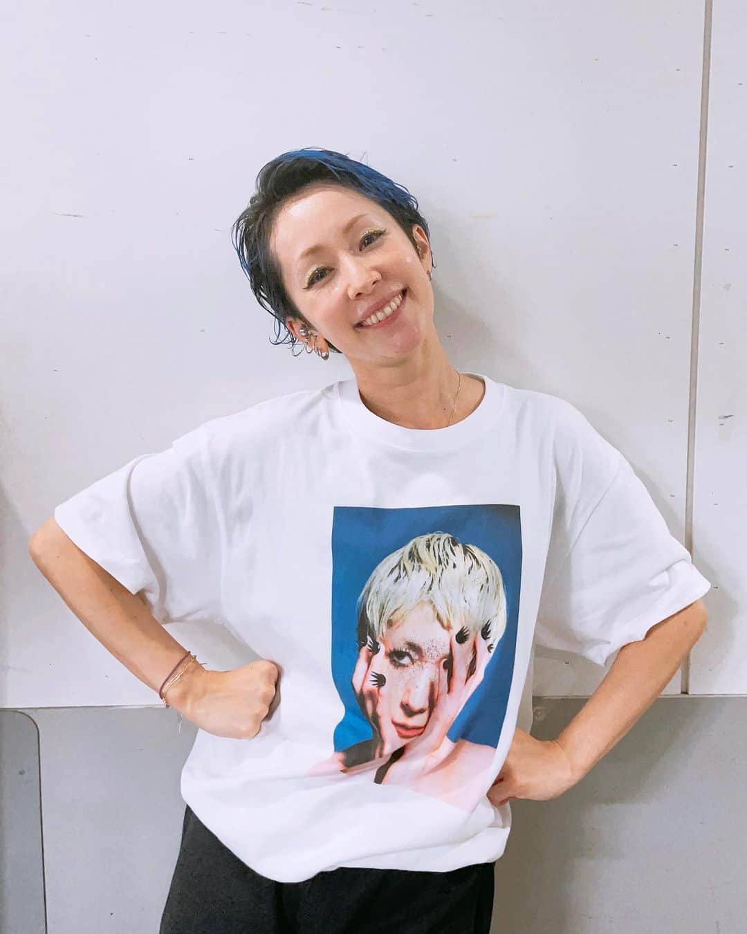板橋よしえのインスタグラム：「. "WE ARE MAGNETIC" TOUR FINAL 19th Anniversary❤️🧲💙  カエラちゃん㊗️19周年おめでとう～🥳🎉❤️ ライブ冒頭のマスタッシュでの大合唱！そして大好きなTODAY IS A NEW DAYで涙がじわわわん～🥹  会場のみんなの気持ちをピタッと磁石のように引き寄せた、愛溢れる時間❤️️🧲💙 笑いあり、涙あり…いろんな感情のジェットコースター🎢楽しすぎた！！ いつも誰かの幸せを考えて、愛を分け与えているカエラちゃん。ずっとずっと歌い続けてくれてありがとう🫶✨ 大好きだよー❤️  #木村カエラ #KAELA  #MAGNETIC #TOUR」