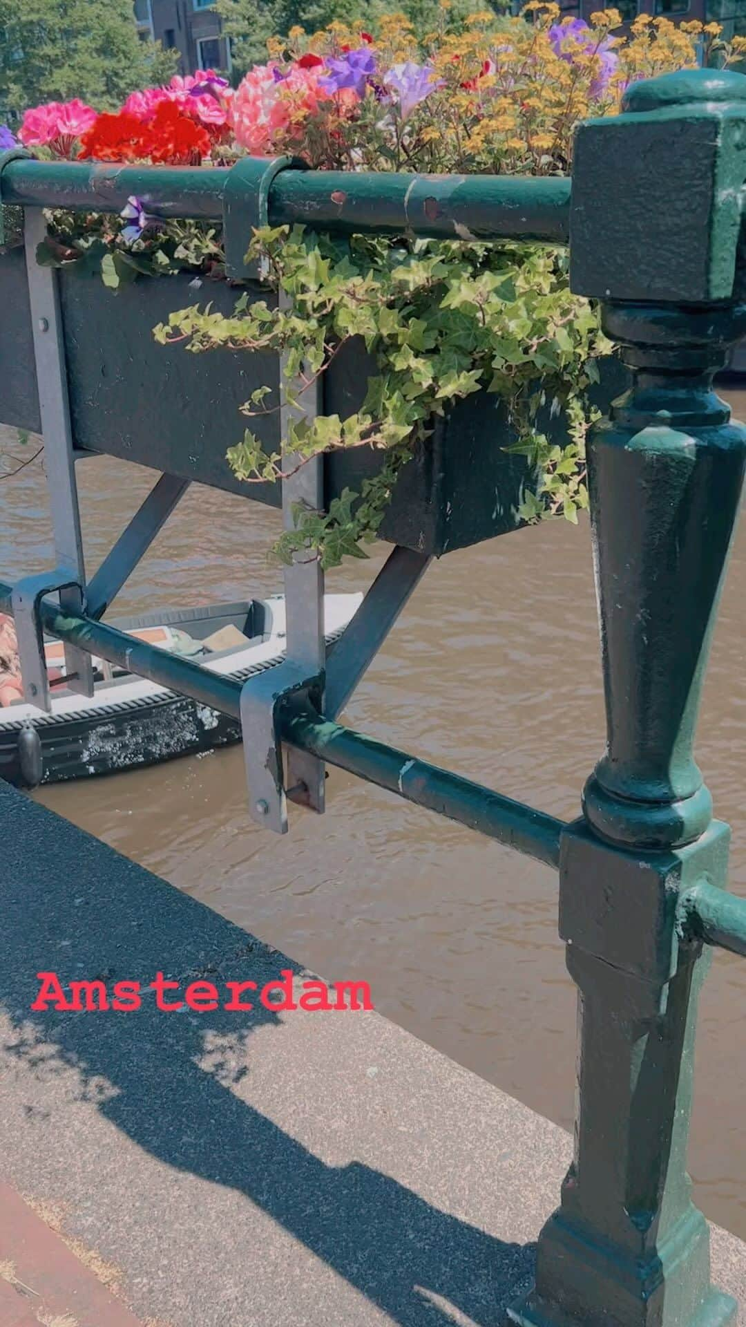 ディーン・ノリスのインスタグラム：「Loving Amsterdam! #amsterdam #netherlands」