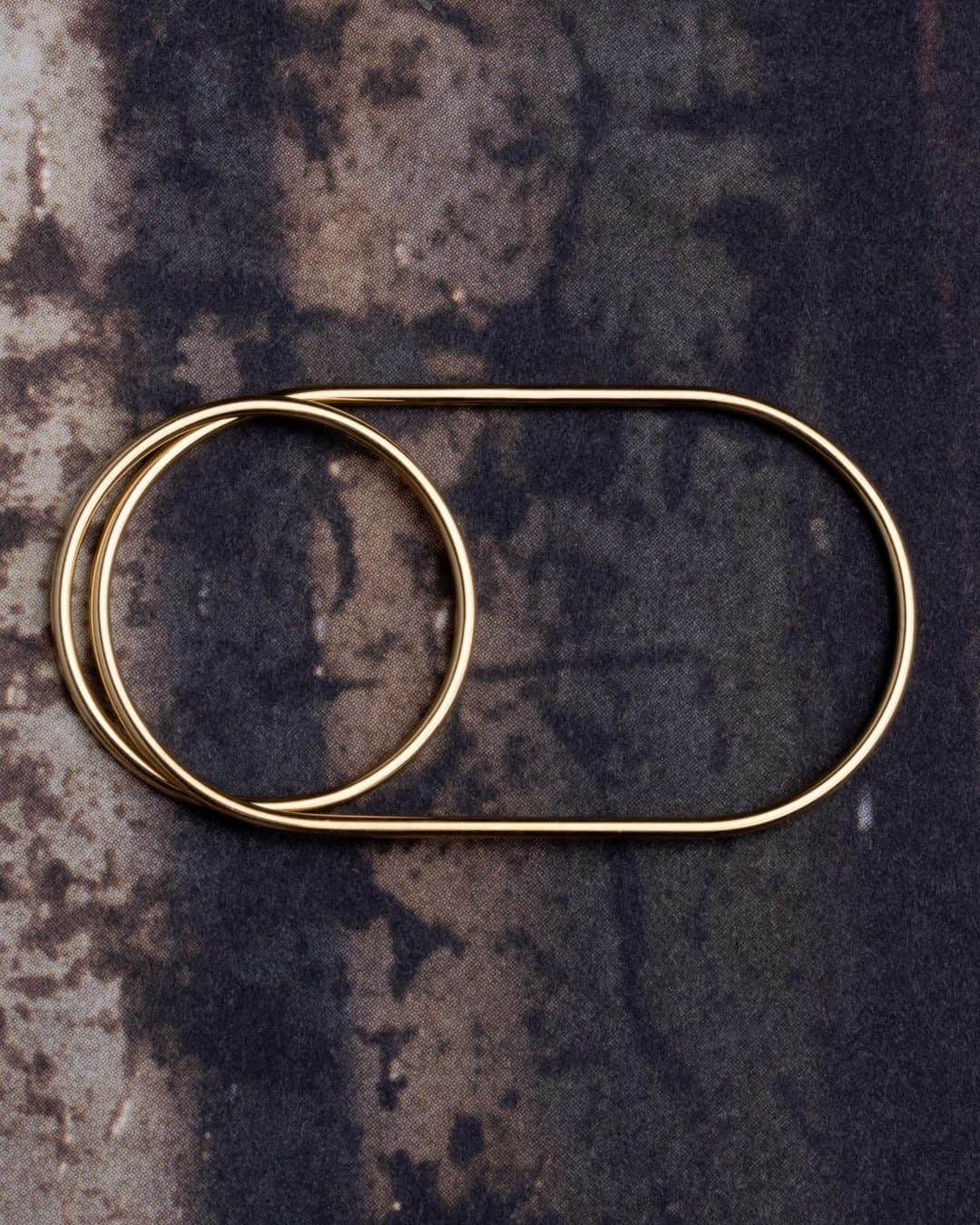 Hirotaka Jewelryのインスタグラム：「18K “INDUSTRIA” TWO FINGER RING  #hirotakajewelry #18kgold #finejewelry」