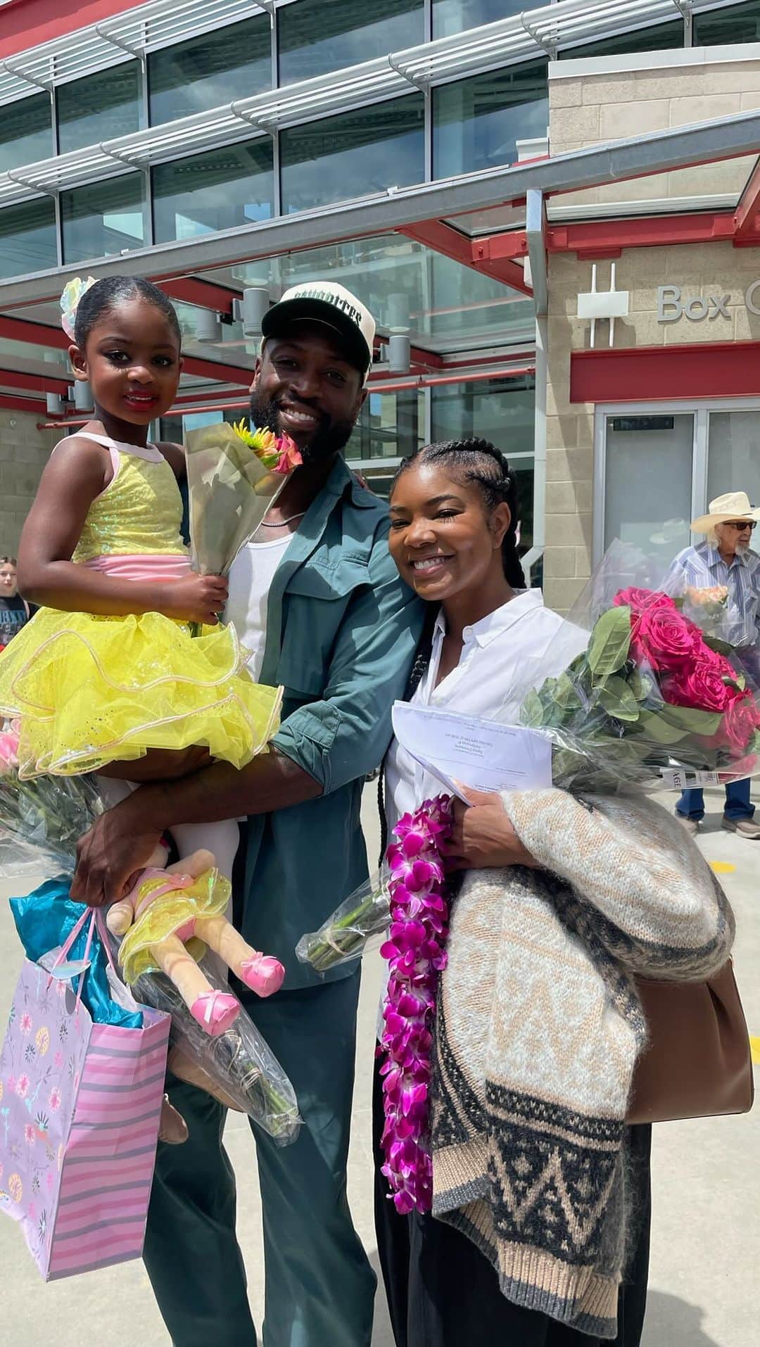 ドウェイン・ウェイドのインスタグラム：「Proud Dad moment. First recital 🥹」