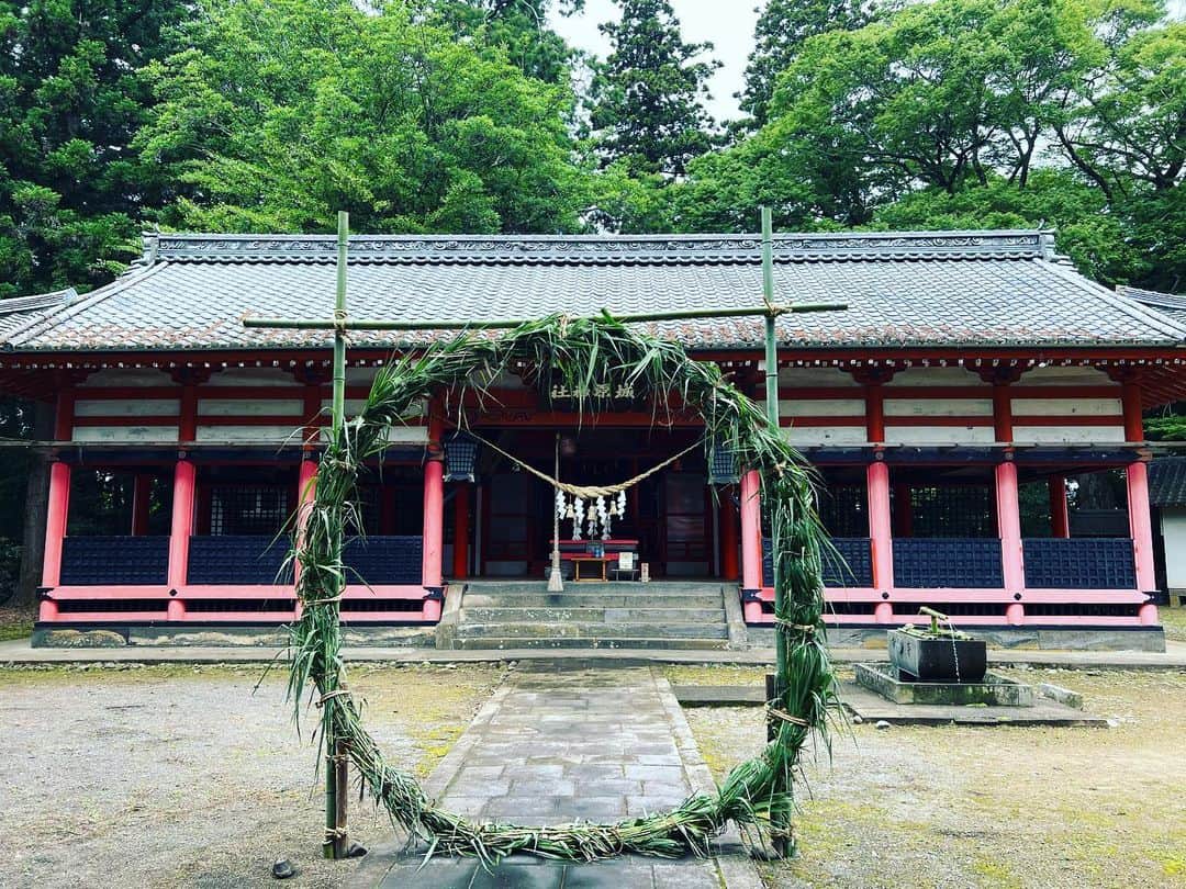 齊藤美絵さんのインスタグラム写真 - (齊藤美絵Instagram)「鮮やかな紫陽花が迎えてくれる この時期の城原八幡社さん。 @kibaru8mansha   大祓式の美しい茅の輪も 完成していました(6/30 午後2時〜)  いよいよ🌿✨  #大分　#竹田 #oita #takeTa #城原 #kibaru #城原八幡社 #紫陽花 #大祓式 #茅の輪くぐり  #人と地球に健やかな暮らし #地域おこし協力隊 #ツタエルヒト。」6月26日 7時34分 - saitomie
