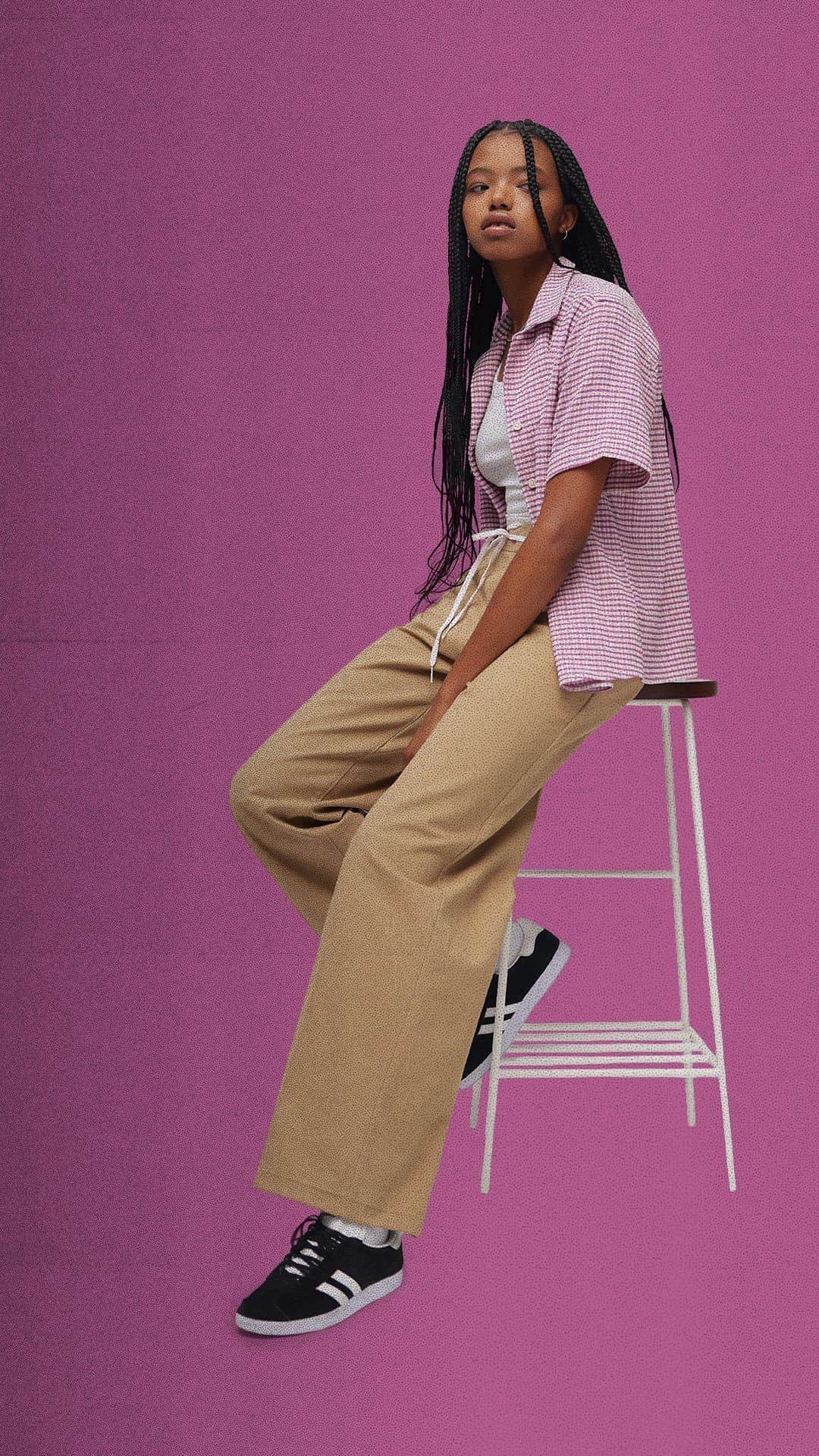Levi’sのインスタグラム：「WHAT WE ❤️ RN: Baggy Trousers. So-not-uptight-fit. Since you can’t wear jeans (or sweats) EVERY day, *these*: the pants that make everything you wear look effortless but somehow ultra-refined. (Did we mention the can’t-touch-it break?) Shop in stories & at link in bio.」