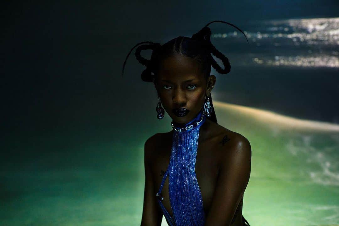 アディクションのインスタグラム：「Coming out soon 🖤  Cover story for @setnmatchmagazine featuring an amazing model @adesuwa   Shot by @luis.sanchis  Styles and creative direction by @stephygalvani   Makeup by me ❤️」