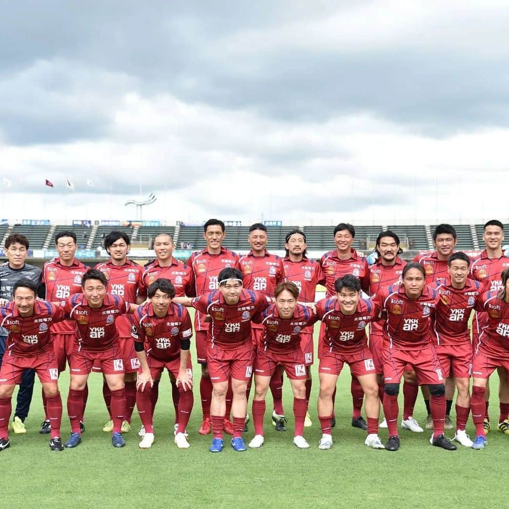 福田俊介さんのインスタグラム写真 - (福田俊介Instagram)「カターレ富山15周年レジェンドマッチ⚽懐かし面々にも会え、所属していた2011年.2012年時代に戻れ、楽しい時間でした⚽✨ カターレ富山15周年おめでとうございます👏👏 今年は強い！！ 現在首位を走るカターレ富山に注目です！！  #カターレ富山 #レジェンドマッチ #15周年 #花の86年#泥の86年#数名不在 #法政大学ｻｯｶｰ部#カターレ富山にたくさんいた #富山最高」6月26日 7時48分 - shunsukefukuda28