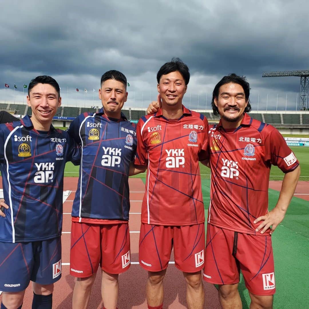 福田俊介さんのインスタグラム写真 - (福田俊介Instagram)「カターレ富山15周年レジェンドマッチ⚽懐かし面々にも会え、所属していた2011年.2012年時代に戻れ、楽しい時間でした⚽✨ カターレ富山15周年おめでとうございます👏👏 今年は強い！！ 現在首位を走るカターレ富山に注目です！！  #カターレ富山 #レジェンドマッチ #15周年 #花の86年#泥の86年#数名不在 #法政大学ｻｯｶｰ部#カターレ富山にたくさんいた #富山最高」6月26日 7時48分 - shunsukefukuda28