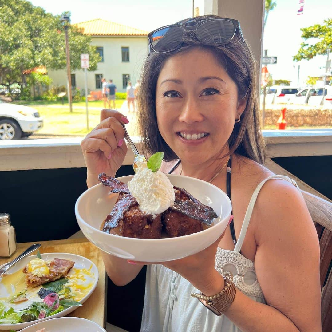 クリスティー・ヤマグチさんのインスタグラム写真 - (クリスティー・ヤマグチInstagram)「Aloha Maui…til next time 🌺 #girlstrip #foodtour From @papaainamaui cornflake French toast, millionaire bacon and Hawaiian fruit, @royshawaii  signature blackened ahi and chocolate soufflé, Julia’s banana bread and lilikoi butter,  @ululanishawaiianshaveice shave ice, @islandvintagecoffee haupia bowl…we hit some of our faves (not all though!) 💕#honuakairesort」6月26日 7時54分 - kristiyamaguchi