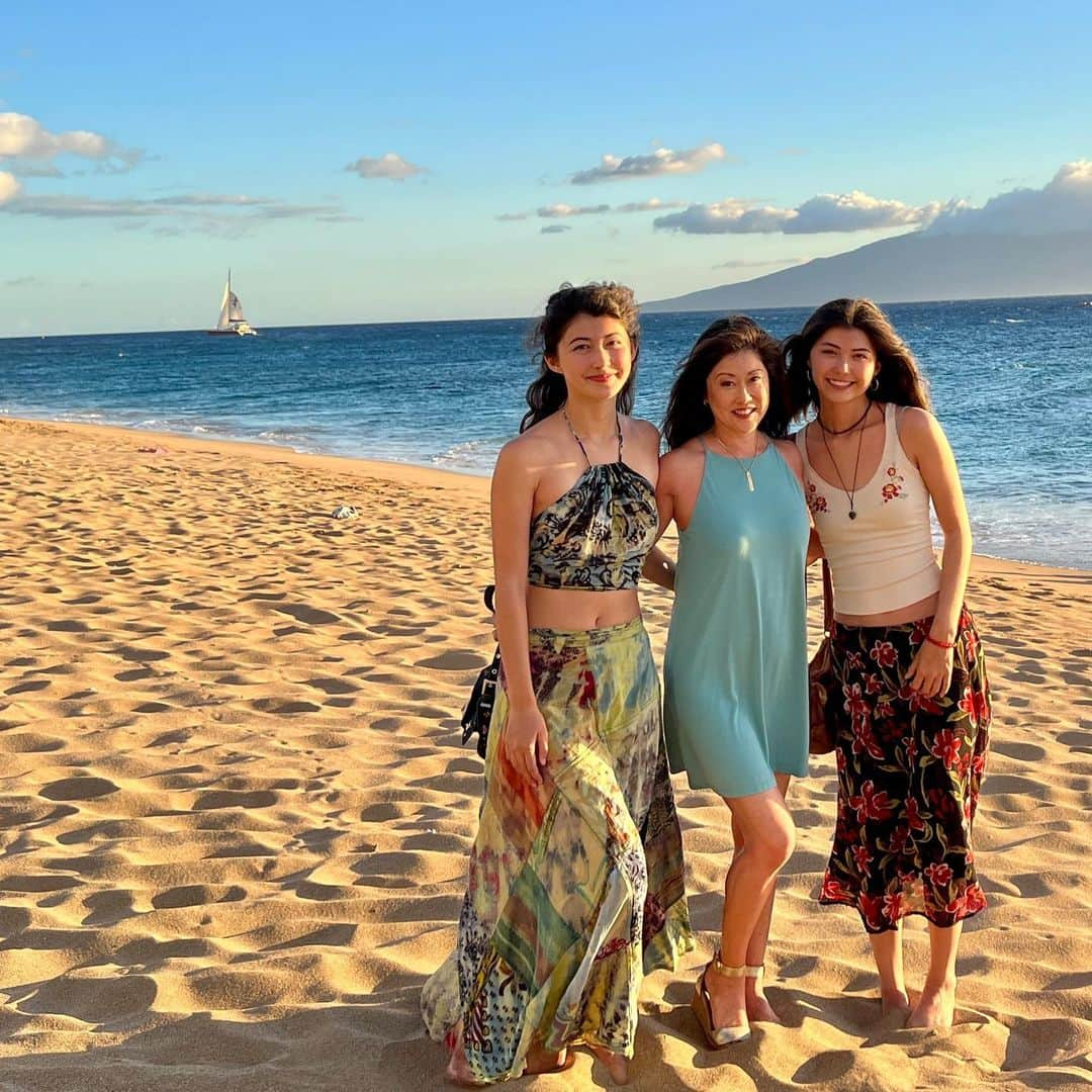 クリスティー・ヤマグチさんのインスタグラム写真 - (クリスティー・ヤマグチInstagram)「Aloha Maui…til next time 🌺 #girlstrip #foodtour From @papaainamaui cornflake French toast, millionaire bacon and Hawaiian fruit, @royshawaii  signature blackened ahi and chocolate soufflé, Julia’s banana bread and lilikoi butter,  @ululanishawaiianshaveice shave ice, @islandvintagecoffee haupia bowl…we hit some of our faves (not all though!) 💕#honuakairesort」6月26日 7時54分 - kristiyamaguchi