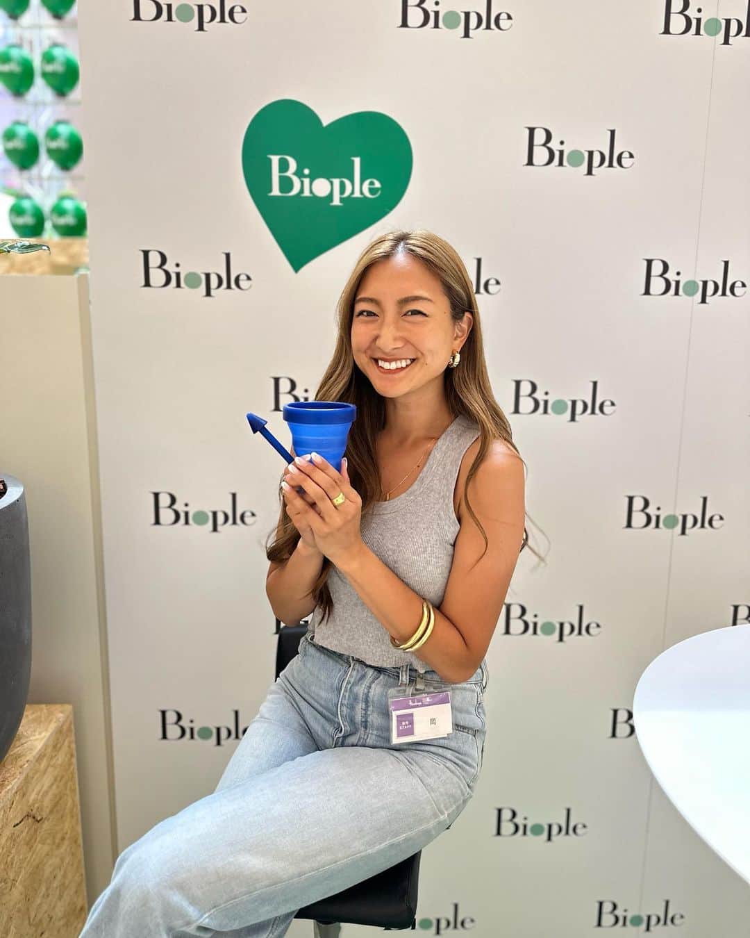 岡清華のインスタグラム：「【 本日最終日📢 18:00まで💚MOTHER @阪急うめだ本店９階 @biople 】  12:00-13:00休憩のみいただきますが、 それ以外は終日店頭におりますよ🥰 皆様のご来場楽しみにお待ちしております🫶  ⚠️飲用にがり、黒糖、プレミアムギーは完売しておりますのでご了承くださいませ🙇‍♂️」