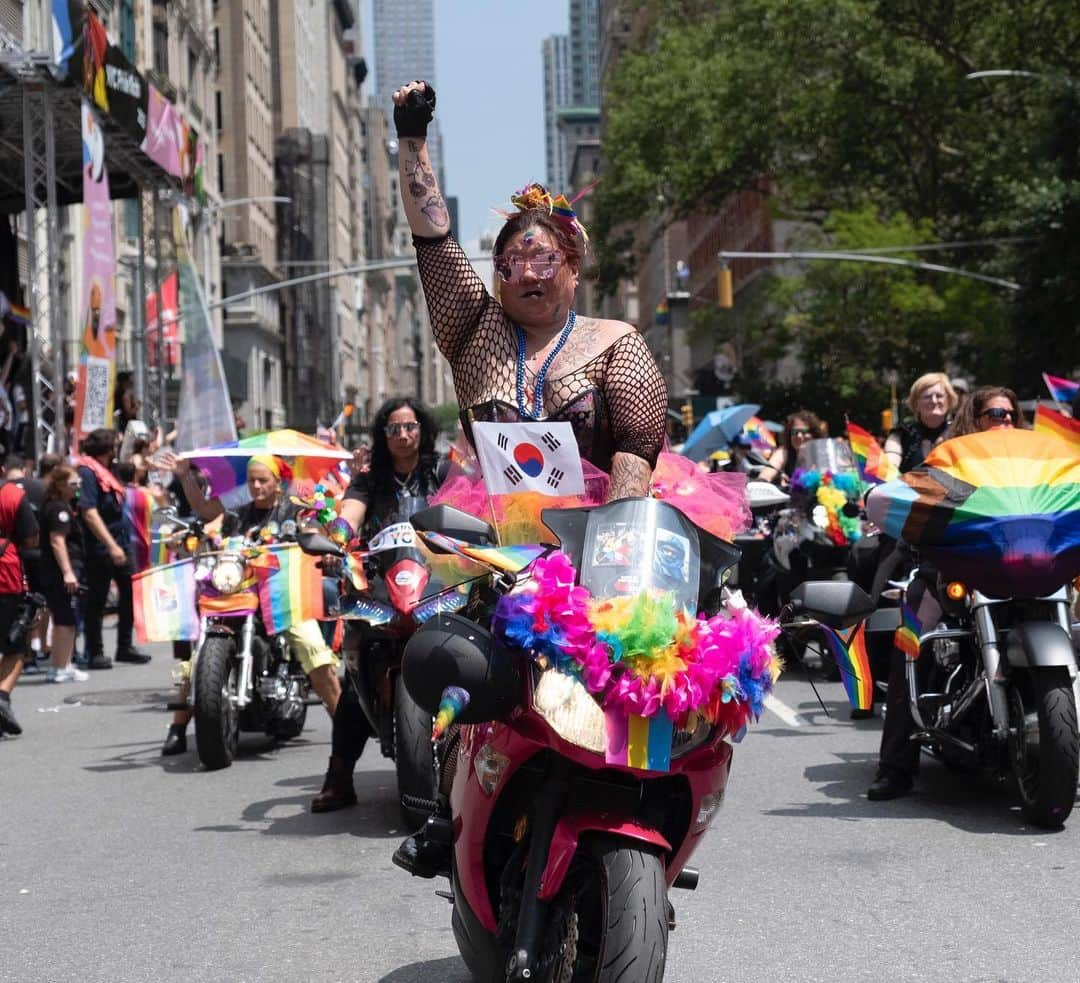 Q. Sakamakiのインスタグラム：「Not only pride of a dyke, but also that of Asian, and Korean. #nycpride2023 #nycpridemarch #lgbtqiaplus」