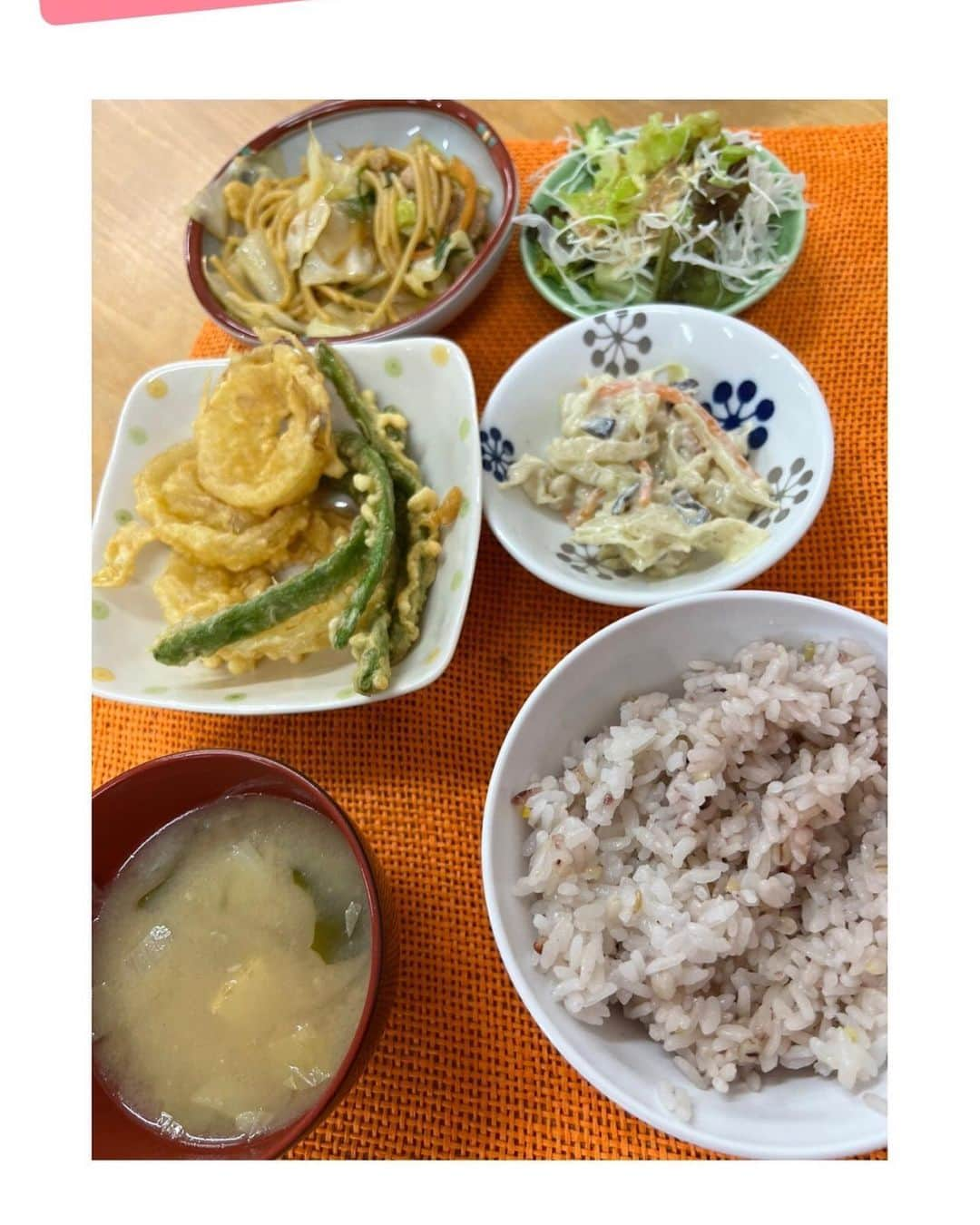 岩本初恵さんのインスタグラム写真 - (岩本初恵Instagram)「白蛇様 赤ちゃん 🥚がいっぱい 皆様の運気アップに 金運舞い込みますね  一週間 いっぱい食べてますね 振り返ってみると びっくり  お昼だけでも いっぱいなのに まだまだ食べてる  野菜料理 発酵料理 お豆腐料理は 太らない気がします  白蛇様の御利益 皆様に届きますように🙇‍♀️ 願い事 書いて下さいね🙏  #白蛇  #白蛇縁起  #金運 #ありがとう #祈願  #ランチ #社員食堂 #びっくり  #すごい量  #ありがとう #月曜日 #ももち浜 #これから #見てね」6月26日 8時46分 - hatsue_iwamoto