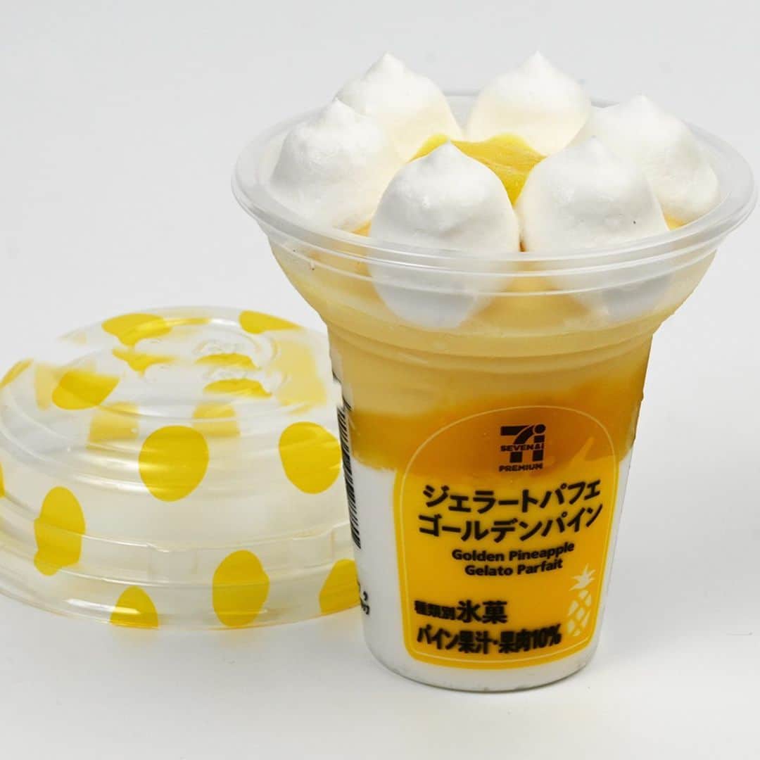 アイスマン福留さんのインスタグラム写真 - (アイスマン福留Instagram)「パイン風味（ソース＆ジェラート）🍍と、発酵乳使用のヨーグルト味アイスの相性が抜群！✨セブンプレミアム「ジェラートパフェ ゴールデンパイン」暑い日に食べたいジェラート食感の多層パフェアイスです！食べたい人はお近くのセブンで探してみてください！  #ジェラートパフェ #パイン #ゴールデンパイン #大容量 #セブンプレミアム #アイス #ジェラート #パフェアイス #スイーツ #デザート #新作アイス #コンビニアイス #アイスマニア #アイスマン福留 #icecream #JapaneseIceCream #icecreamlover #icecreamtime #icecreamday #icecreamlove #icecreamporn #JapaneseIceCream #foodporn #foodie #instafood #foodstagram #yummy #yum #delicious #foodphotography」6月26日 8時58分 - iceman_ax