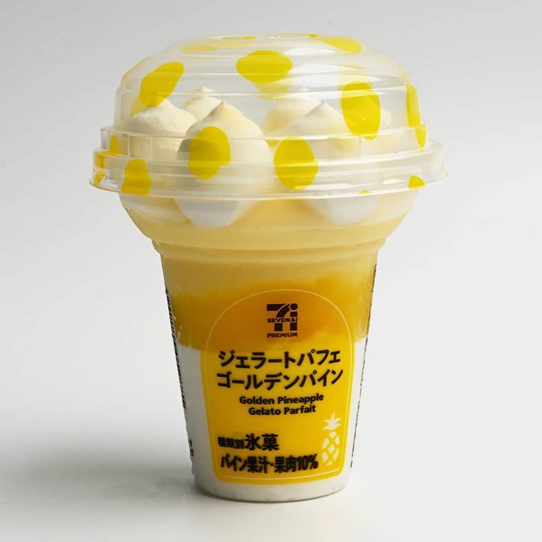 アイスマン福留さんのインスタグラム写真 - (アイスマン福留Instagram)「パイン風味（ソース＆ジェラート）🍍と、発酵乳使用のヨーグルト味アイスの相性が抜群！✨セブンプレミアム「ジェラートパフェ ゴールデンパイン」暑い日に食べたいジェラート食感の多層パフェアイスです！食べたい人はお近くのセブンで探してみてください！  #ジェラートパフェ #パイン #ゴールデンパイン #大容量 #セブンプレミアム #アイス #ジェラート #パフェアイス #スイーツ #デザート #新作アイス #コンビニアイス #アイスマニア #アイスマン福留 #icecream #JapaneseIceCream #icecreamlover #icecreamtime #icecreamday #icecreamlove #icecreamporn #JapaneseIceCream #foodporn #foodie #instafood #foodstagram #yummy #yum #delicious #foodphotography」6月26日 8時58分 - iceman_ax