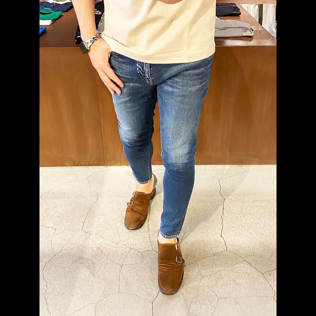 セレクトショップN.K.Bさんのインスタグラム写真 - (セレクトショップN.K.BInstagram)「✨今日のN.K.B STYLE✨ 👕【Tシャツ】1piu1uguale3 2023 S/S DECORA T (BEIGE) 👖【パンツ】AKM 2023 S/S 5 POCKET SKINNY (BLUE USED)  セレクトショップN.K.B小林です。  久しぶりにSHORT PANTS以外のスタイル!! 着用しているのは1piu1uguale3 2023 S/S DECORA TとAKM 2023 S/S 5 POCKET SKINNY。  BLUEとBEIGEの色合わせは最高ですねー♪ 是非、お試しください☆  紫外線対策に、ファッションアイテムとしても重宝するTOMFORD EYEWEAR,HOORSENBUHS。 是非店頭でお試しください。  全品送料無料❗️新規会員登録ですぐ使える1,000ポイントも進呈中です。  ++++++++++++++++++++ N.K.Bは、福井県福井市にあるセレクトショップ。 オーナーの小林が、取扱ブランドの最旬コーデと新作先行予約・入荷情報をPostしています。 もしよければ、いいね＆フォローよろしくお願いします❗  【主な取扱ブランド】 AKM | エイケイエム VEGAHLUXE | ヴェガリュクス 1piu1uguale3 | ウノピュウノウグァーレトレ 1piu1uguale3 SPORT| ウノピュウノウグァーレトレスポーツ LUXE163AKMBB | リュクス163エイケイエムビービー Junhashimoto | ジュンハシモト TFW49 | ティーエフダブリューフォーティーナイン TOM FORD EYEWEAR | トムフォード アイウェア DABORO | ダボロ PIUORO | ピウオッロ MOOSEKNUCKLES | ムースナックルズ newblance | ニューバランス and more… ++++++++++++++++++++  #1piu1uguale3 #ウノピュウノウグァーレトレ  #エヌケービー #メンズファッション #メンズファッションコーデ #ファッション好きと繋がりたい #メンズコーデ #お洒落さんと繋がりたい #おしゃれさんと繋がりたい #服好きな人と繋がりたい #ファッション好きな人と繋がりたい #ファッション大好き #今日のコーデ #本日のコーデ #ファッションコーデ #インスタファッション #エヌケービー #ファッションスナップ #ファッション好き #アパレルショップ #ファッションコーディネート #メンズアパレルショップ」6月26日 8時59分 - n.k.b_fukui