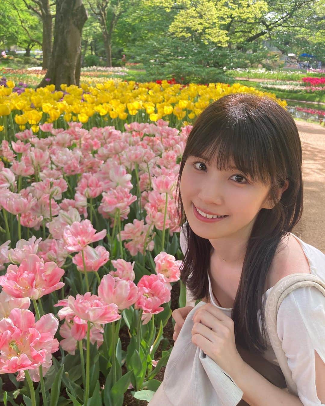 のインスタグラム：「2023年上半期も今週いっぱいやぁ〜 今週も新しい1週間頑張っていきましょうね  #春の写真#そういえばあげてなかったなって🌷‪💗🤲  #portrait #japanesegirl #ig_japan #followme #人像攝影 #健康美 #彼女 #日本的 #道重佐保 #michishigesaho」
