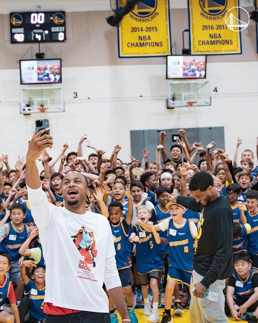 ゴールデンステート・ウォリアーズのインスタグラム：「Dubs inspiring the next generation at Overnight Camp🙏  Kevon, Moses & Gary took some time to coach, hoop, & spread the love of basketball over the last few days!」
