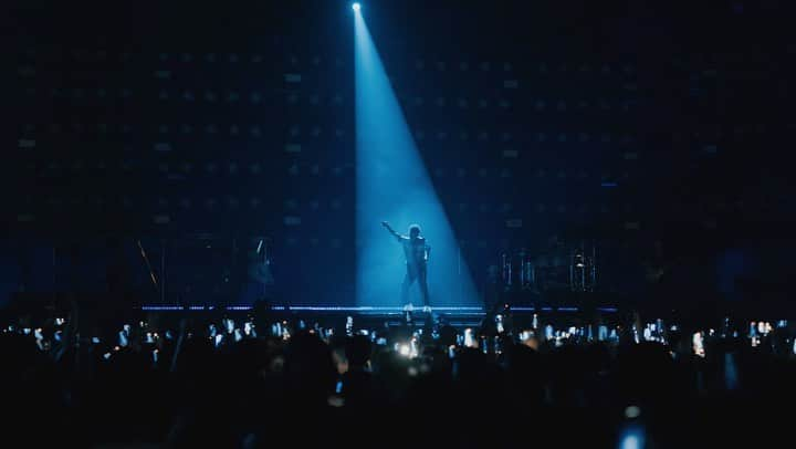 ブルーノ・マーズのインスタグラム：「Dancin in Manila! Thank you Philippines. Always so special to come out here and sing for y’all. We’ll be back. Love always, The Brunz aka Lil Prince Adobo. 🇵🇭♥️🎶」