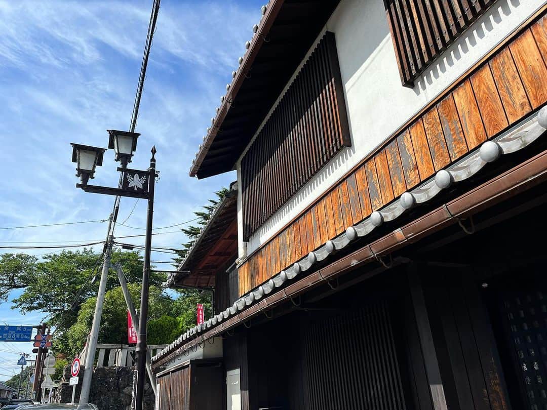 原田良也さんのインスタグラム写真 - (原田良也Instagram)「昨日（6/25）の単独ライブでお話しした 長浜市木之本の模様。 むちゃくちゃ風情があってやっぱりとても良かったです^ ^  次回のファミレスライブは7月22日15時スタートです！  チケット予約大募集中です‼️ ぜひSNSからコメントでご予約ください^ ^  #ファミレスライブ #サラダパン #つるやパン #木之本地蔵院 #木之本 #シライシアター野洲」6月26日 9時30分 - irasshassee