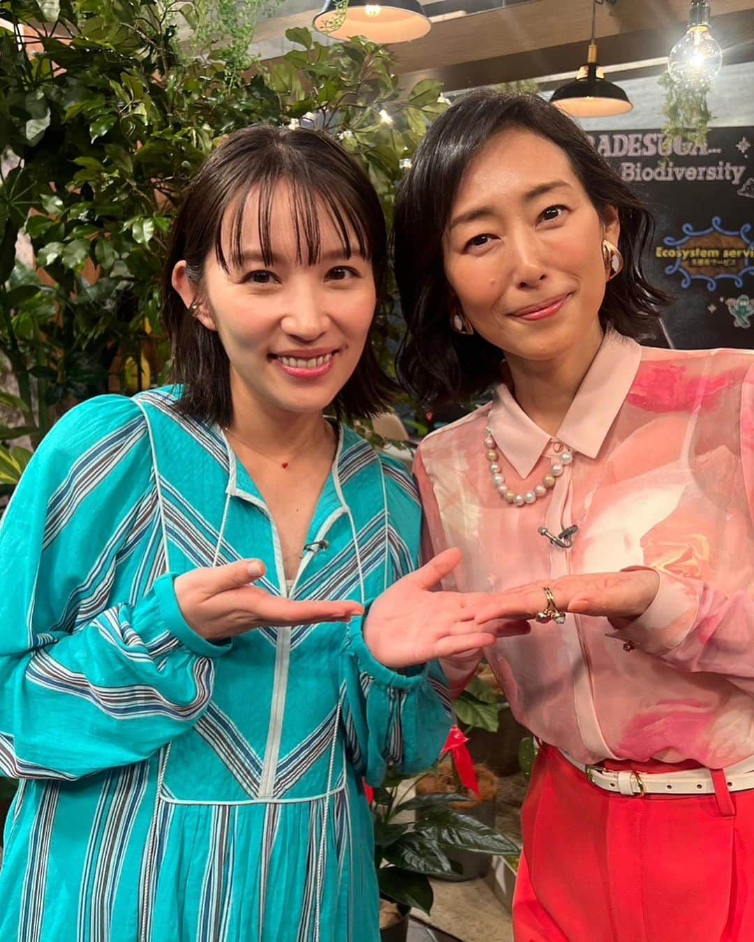 木村多江さんのインスタグラム写真 - (木村多江Instagram)「今回も 驚きがたくさん。  植物たちが 根っこの菌と 交信してるとか？  #nhk  #eテレ  #大人の学び #木村多江のいまさらですが #牧野富太郎 #博士 #生態系 #生物多様性 #abiste #dianashose #池田鉄洋　さん #徳永えり　さん #木村多江 今夜7:30〜  忘れがちだけど  いつも 自然の 恩恵を 受けてる私たち。。  今週も  ありがとうを たくさん つぶやいて  過ごしましょ😊」6月26日 9時31分 - taekimura_official