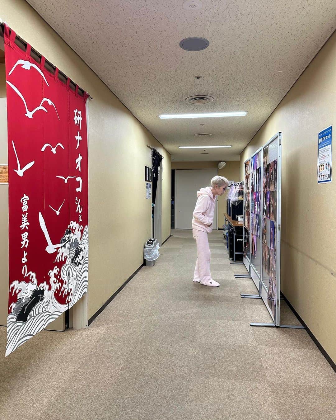 研ナオコさんのインスタグラム写真 - (研ナオコInstagram)「いい、写真めっけ🙆‍♀️  #研ナオコ #明治座 #楽屋」6月26日 9時40分 - ken.naoko