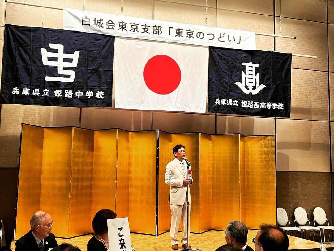 吉田正樹のインスタグラム：「母校の同窓会で乾杯」