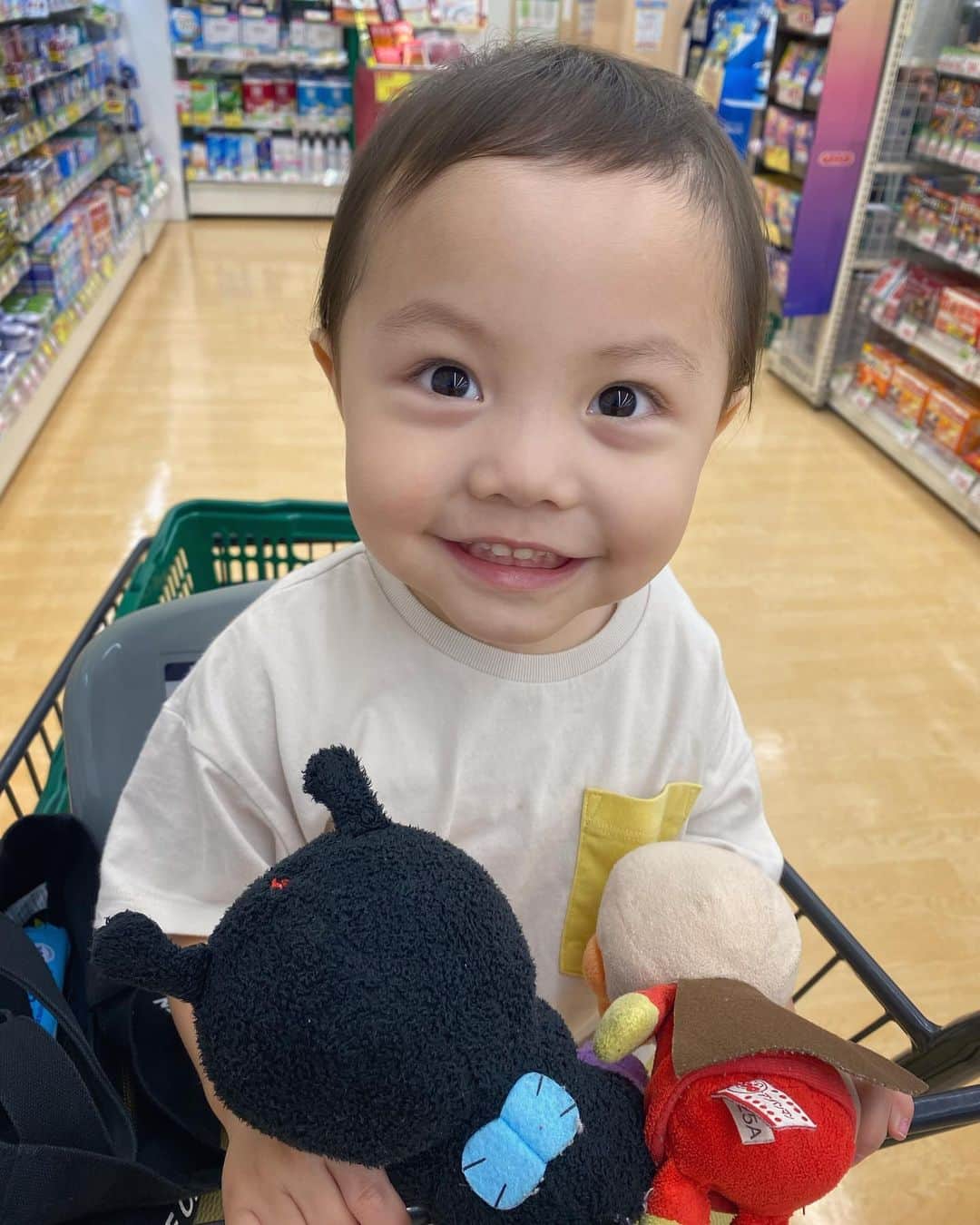 西国原礼子のインスタグラム：「ニコニコお買い物🛍️ あ〜かわいい〜🤤💘」