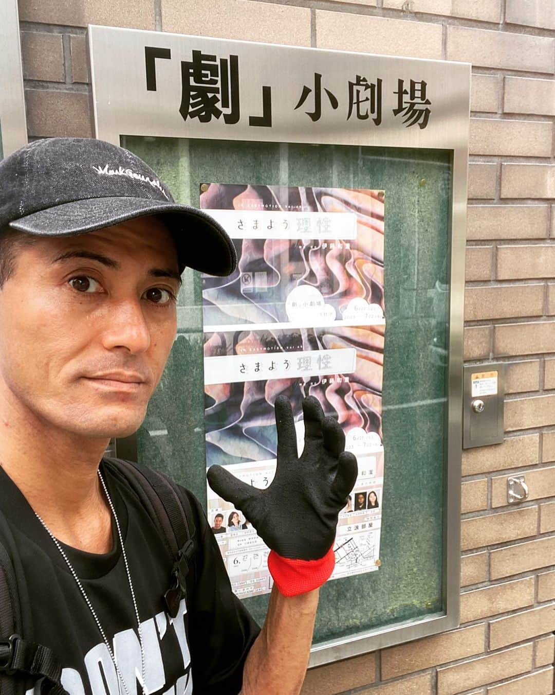 青木伸輔さんのインスタグラム写真 - (青木伸輔Instagram)「本日、劇場入り！ 久しぶりに搬入作業のお手伝いをさせてもらってます。 さて、どんな舞台セットが出来上がるのか楽しみです。 #さまよう理性 #ineasymotion #演劇 #舞台 #劇小劇場 #下北沢 #青木伸輔」6月26日 9時55分 - shinsuke.aoki