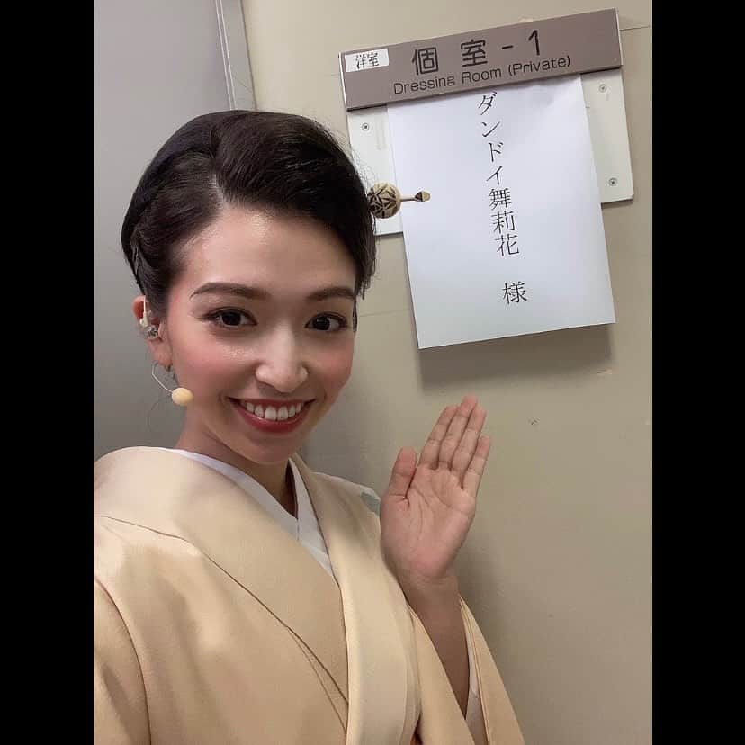 ダンドイ舞莉花さんのインスタグラム写真 - (ダンドイ舞莉花Instagram)「遅くなりましたが…  先日、 #歳三を愛した女 無事に千秋楽を迎えることができました！  観に来てくださった皆様、ありがとうございました。  京都弁の台詞を覚えるのは大変でしたが…😅 なんだか体に染み付いて、普段喋りながらも方言が入ってしまう時があります笑  この作品の役作りだったり、公演に向けて、かなりがんばりました！！  ハーフだからね、とか、外国人だからしょうがないね。と言われないように。  日本舞踊は子供の頃からずっとお稽古してたので、所作などはある程度身についている方だと思いますが、役としてそれを埋め込んでいくのはまた別で、意識しました。  会津公演と日野公演の間にジャングル大帝を挟み、京都の女将とライオンを行き来してましたが😂  日々お稽古に挑み、私バージョンのお弥代がお客様に届いてたら嬉しいなぁと思います。  ヒロインお弥代役に出会えたことは私にとっての宝物です。  お弥代の海のように深くて大きくて広い心。  私もそんな心の持ち主になりたいなぁ。  ありがとう、お弥代。  #千秋楽 #thankyou #musical #musicaltheatre #opera #幕末オペラ新選組外伝 #オペラ #THELEGEND #ザレジェンド #お弥代 #土方歳三 #新撰組 #日野 #会津 #会津若松 #japan #日本史」6月26日 9時56分 - mdandoy18