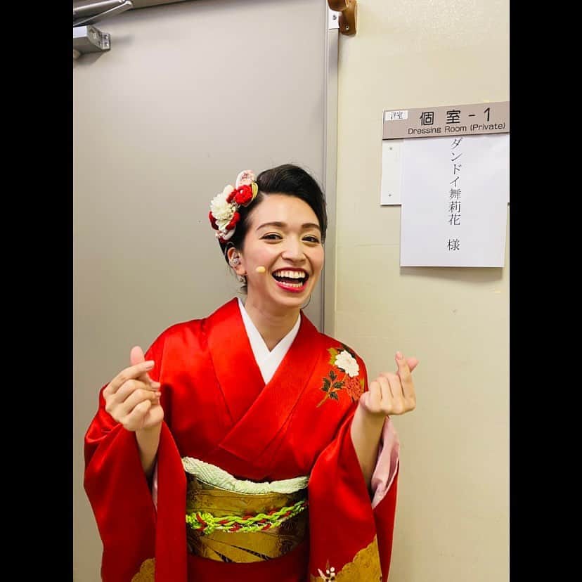 ダンドイ舞莉花さんのインスタグラム写真 - (ダンドイ舞莉花Instagram)「遅くなりましたが…  先日、 #歳三を愛した女 無事に千秋楽を迎えることができました！  観に来てくださった皆様、ありがとうございました。  京都弁の台詞を覚えるのは大変でしたが…😅 なんだか体に染み付いて、普段喋りながらも方言が入ってしまう時があります笑  この作品の役作りだったり、公演に向けて、かなりがんばりました！！  ハーフだからね、とか、外国人だからしょうがないね。と言われないように。  日本舞踊は子供の頃からずっとお稽古してたので、所作などはある程度身についている方だと思いますが、役としてそれを埋め込んでいくのはまた別で、意識しました。  会津公演と日野公演の間にジャングル大帝を挟み、京都の女将とライオンを行き来してましたが😂  日々お稽古に挑み、私バージョンのお弥代がお客様に届いてたら嬉しいなぁと思います。  ヒロインお弥代役に出会えたことは私にとっての宝物です。  お弥代の海のように深くて大きくて広い心。  私もそんな心の持ち主になりたいなぁ。  ありがとう、お弥代。  #千秋楽 #thankyou #musical #musicaltheatre #opera #幕末オペラ新選組外伝 #オペラ #THELEGEND #ザレジェンド #お弥代 #土方歳三 #新撰組 #日野 #会津 #会津若松 #japan #日本史」6月26日 9時56分 - mdandoy18
