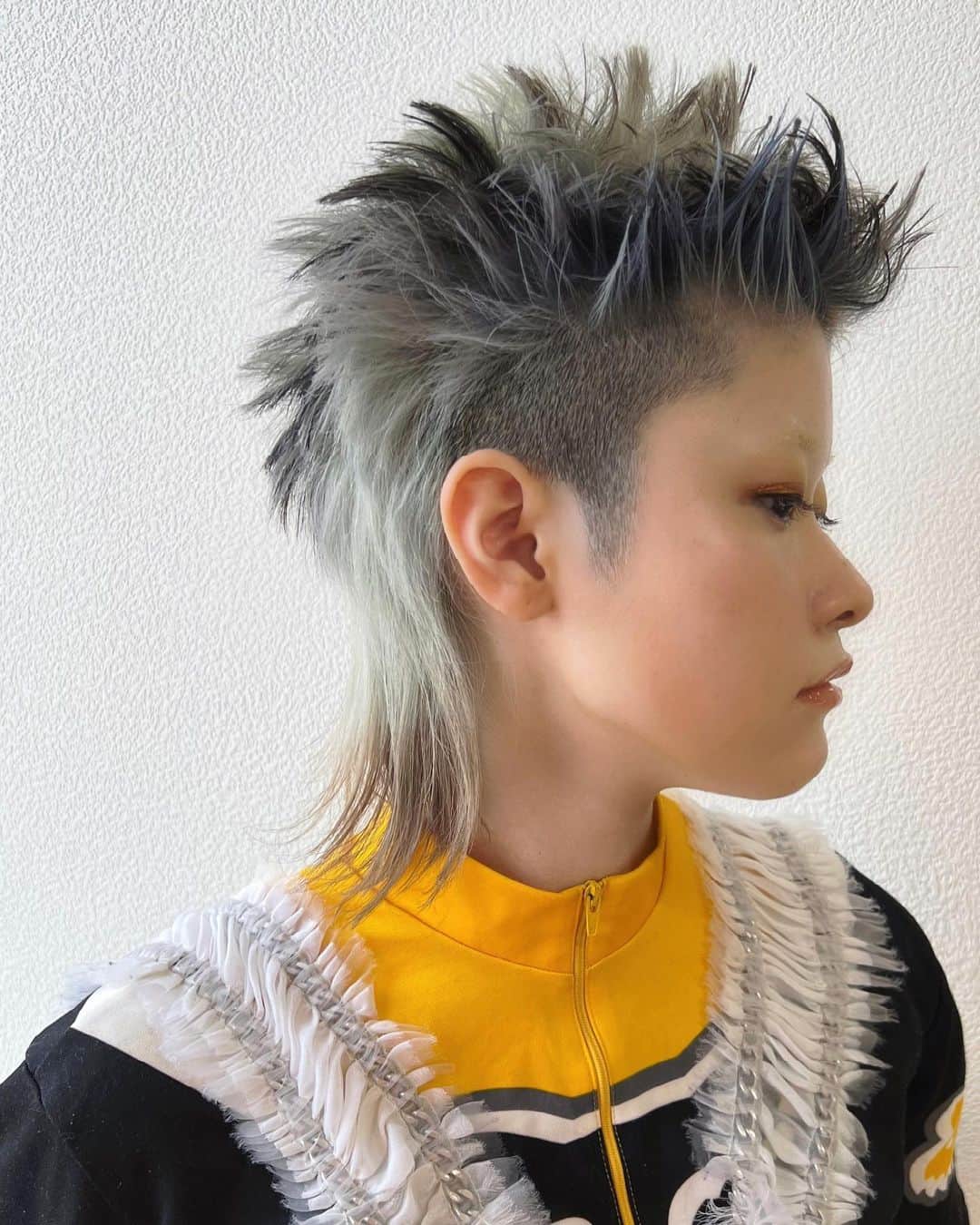 のインスタグラム：「after→before✂️ spikey Mallet  styling by @dance.design_tuner  新作ポッピンフィグ 絶妙な質感のバームミルク  make @leco_yuika  fashion @leco_shige @leco_nene  color @asiancolor_fes   for @ariminonagoya   広島にて @dance.design_tuner  新作ポッピンフィグのリリースセミナー。 プライベートカット実習 来て頂いた皆様ありがとうございました🫶  ちょうどいい質感が最高な新作ポッピンフィグ。 ぜひお試しください🕺  #ダンスデザインチューナー #dAnce #スタイリング剤 #セミナー　#広島」