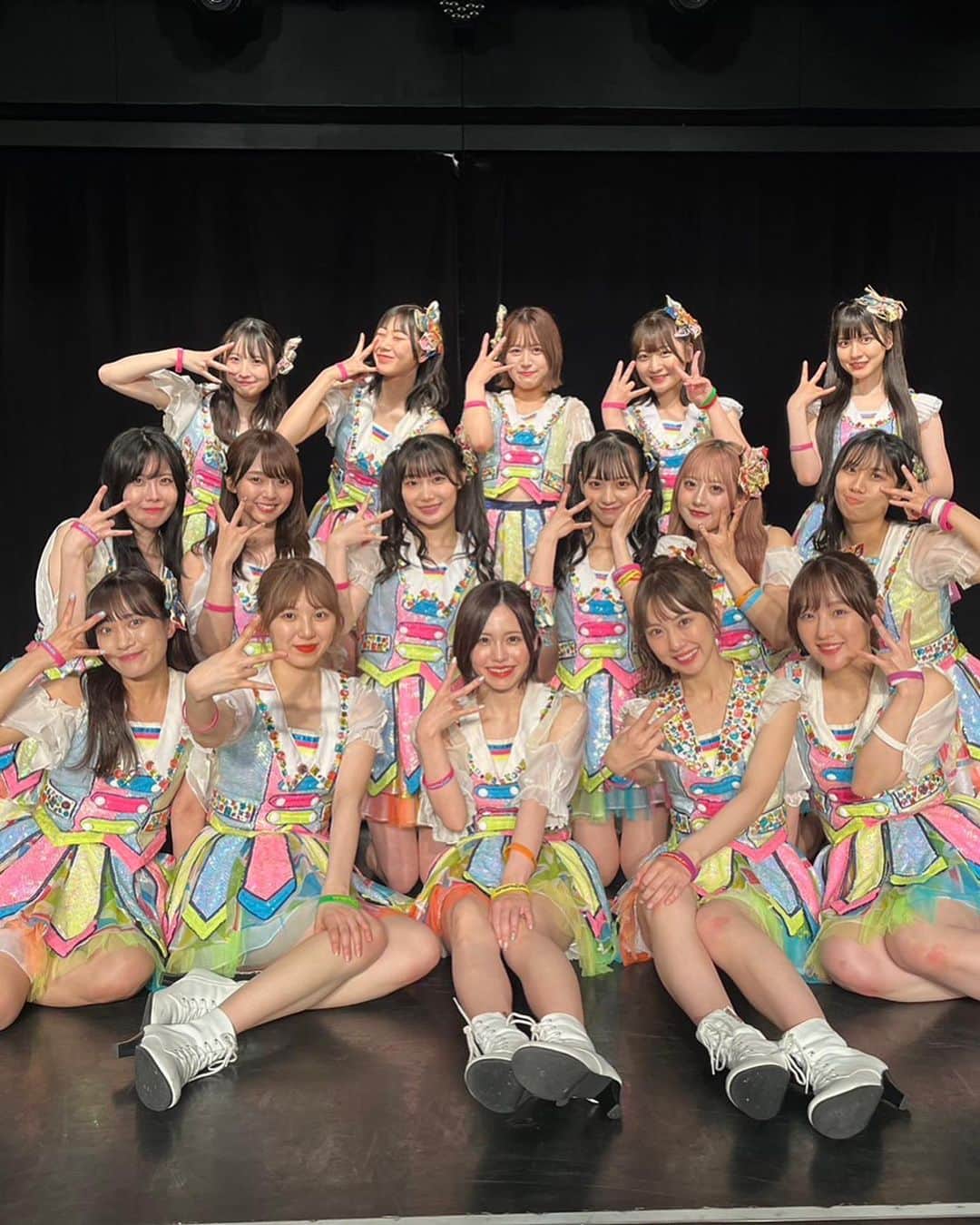 林美澪さんのインスタグラム写真 - (林美澪Instagram)「#SKEフェスティバル 公演 千秋楽✨️  7年続いたSKEフェスティバル公演。 私は昨年5月11日に初出演させていただいてから1年という短い期間でしたが、たくさんの思い出を作ることができました🍀  キラキラした「THE アイドル」な この公演がとっても大好きです🥹💗  SKEフェスティバルで学んだことを活かして、新公演「声出していこーぜ!!!」をより良いものにできるよう頑張ります！  応援してくださった皆様、ありがとうございました！💞  #SKE48 #劇場公演 #千秋楽 #jc3 #09 #14歳 #林美澪」6月26日 20時57分 - mirei.0310