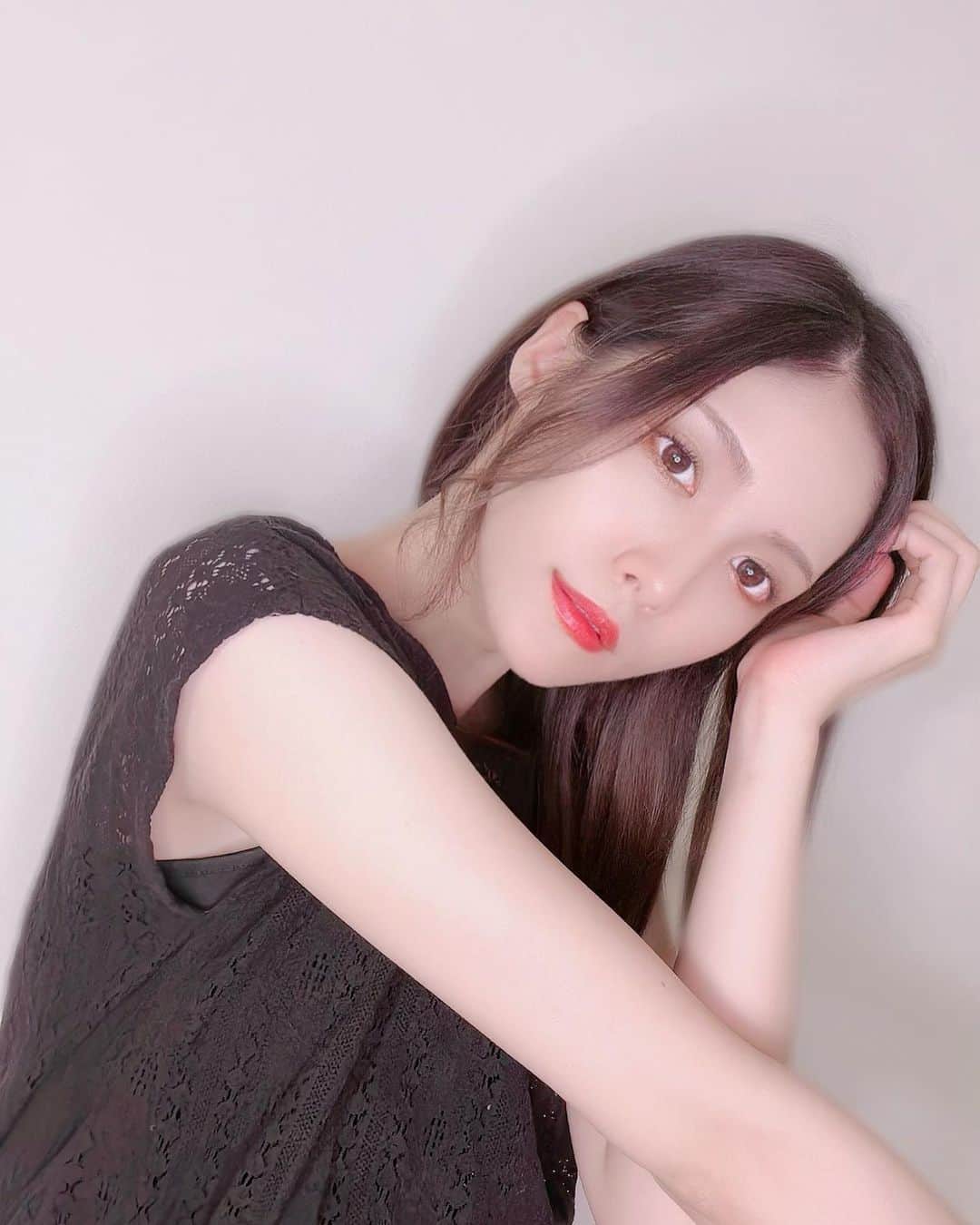 美沙玲奈のインスタグラム：「🫰🏻🤍 ̖́-  #selfie #natural #black」