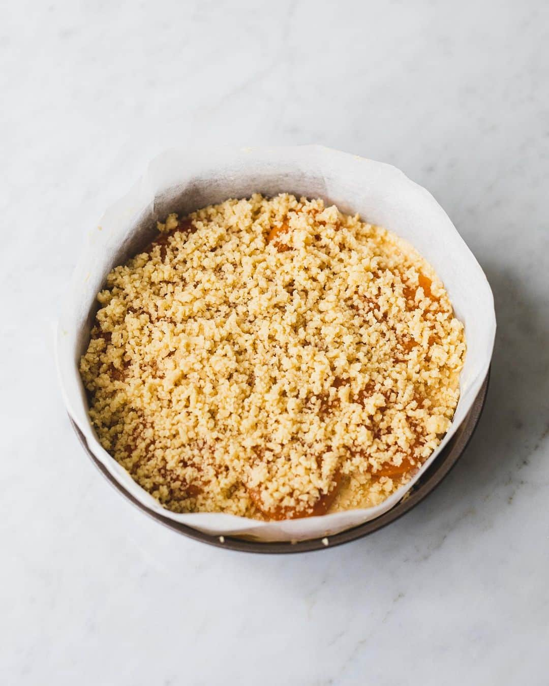 増田由希子さんのインスタグラム写真 - (増田由希子Instagram)「This apricot crumb cake is perfect for brunch or dessert!😋 #apricot #crumbcake #homemade #baking #bakinglove   先日のコンポートを使って、アプリコットクランブルケーキを作りました。 クランブルケーキといえば、りんごが定番ですが、他の果物でも美味しくできます。甘酸っぱい杏のケーキに、シナモン風味のクランブルがよく合います😋」6月26日 20時58分 - nonihana_