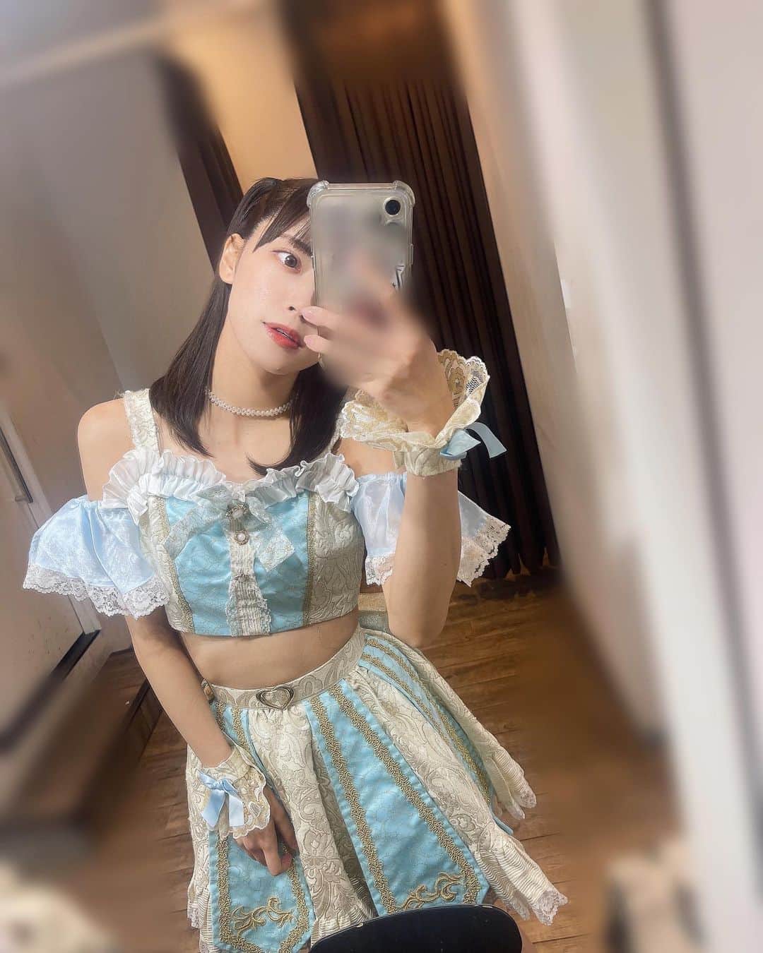 佐藤絵里香のインスタグラム：「👸 .  全身バージョン👑🩷🩷  水色も似合う⁇🩵  . . . . . #アイドル衣装 #アイドルヘア #japanesegirl #asiagirl #idol #followme」