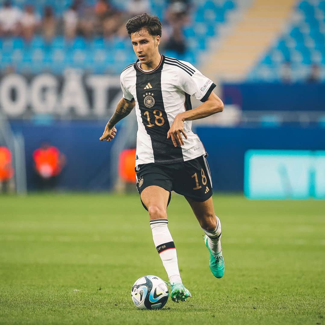 1.FCケルンさんのインスタグラム写真 - (1.FCケルンInstagram)「Zwei Niederlagen am zweiten Spieltag für unsere Jungs bei der U21-EM. 😔  🇩🇪 @eric.martl und @denis_huseinbasic haben gestern mit Deutschland eine bittere Niederlage gegen Tschechien hinnehmen müssen. Deni stand die volle Spielzeit auf dem Rasen, Eric wurde in der 46. Minute eingewechselt. Beim letzten Gruppenspiel gegen England (28. Juni, 18 Uhr) benötigt der DFB-Nachwuchs einen Sieg und zudem Schützenhilfe von Israel, die parallel auf Tschechien treffen.  🇭🇷 Kroatien hat mit @nikolasoldo01 im Kader am Samstag mit 0:1 gegen Spanien verloren, dadurch kann das Team vor der abschließenden Partie gegen Rumänien (27. Juni. 20.45 Uhr) das Weiterkommen rechnerisch nicht mehr erreichen. Nikola kam nicht zum Einsatz.」6月26日 21時00分 - fckoeln
