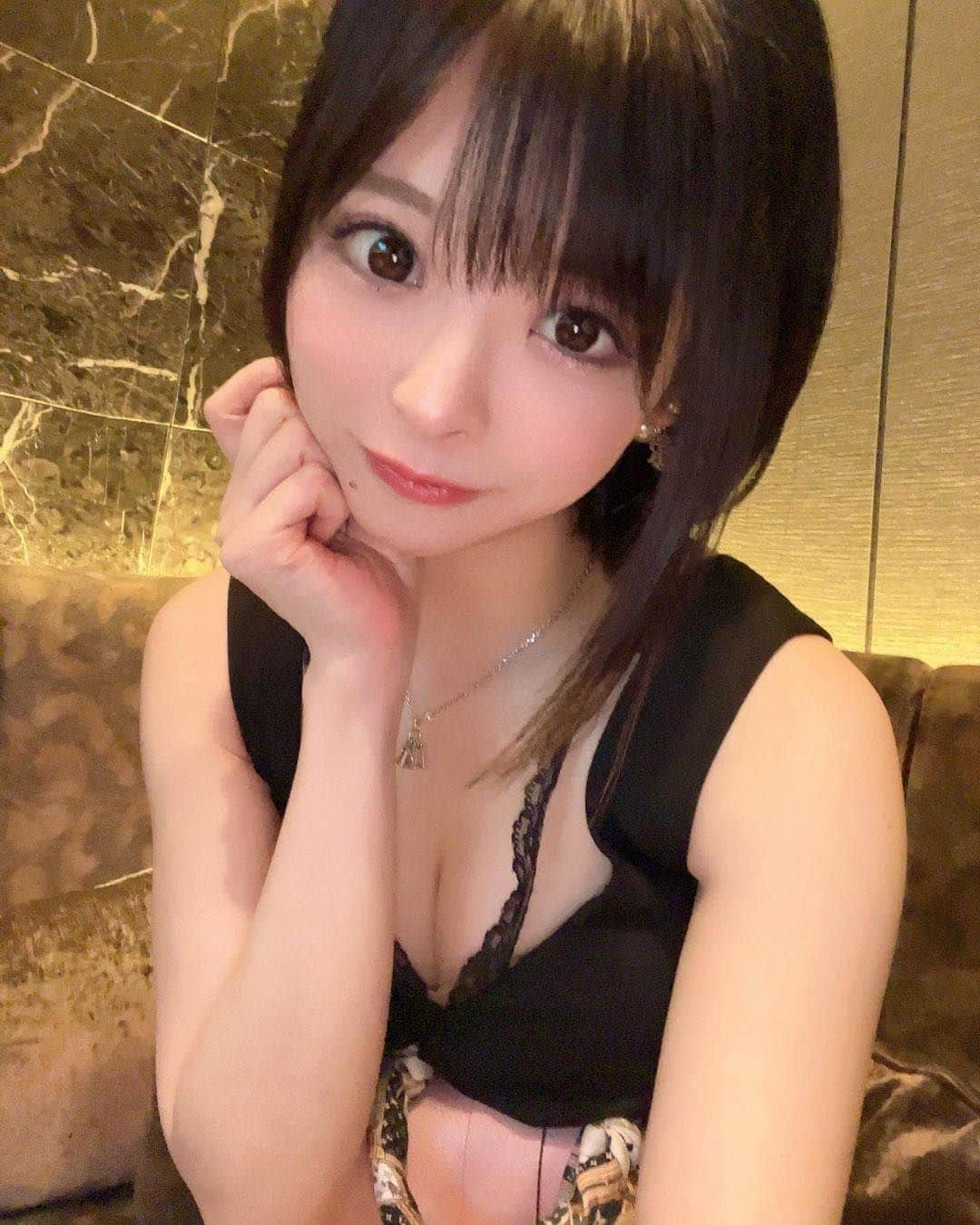 美女naviさんのインスタグラム写真 - (美女naviInstagram)「【美女navi ☻*】ショートヘア🥰 * * 今回ご紹介させていただく方は❤️ 天恵めぐ さん ▶️▷ @megu_letoile * * # Repost . . . 天恵めぐ さん のアカウントには 他にも素敵な投稿が(*´﹀`) ぜひ覗いてみてくださいね🧡  * * * 美女navi掲載希望の方は⇒ @bijo_navi ❤️と # 美女navi 、# 美女ナビ タグ付け * 10代限定姉妹アカウント 美少女navi掲載希望の方は⇒ @bishojo_navi 💛と # ビショウジョナビ タグ付け * お願いします✨✨ * * 次回もお楽しみに...😍 * * #大人可愛い #大人メイク #暗髪カラー #暗髪 #ショートカット女子 #ショートヘア #あざとい女子 #あざとかわいい #アイメイク #美意識 #美意識向上 #ゆる巻き #さらさらヘアー #ロングヘア #女子力アップ #キャバ嬢 #すすきのキャバ嬢 #ニュークラ嬢 #すすきの #美肌 #美肌ケア #キャバドレス」6月26日 21時00分 - bijo_navi