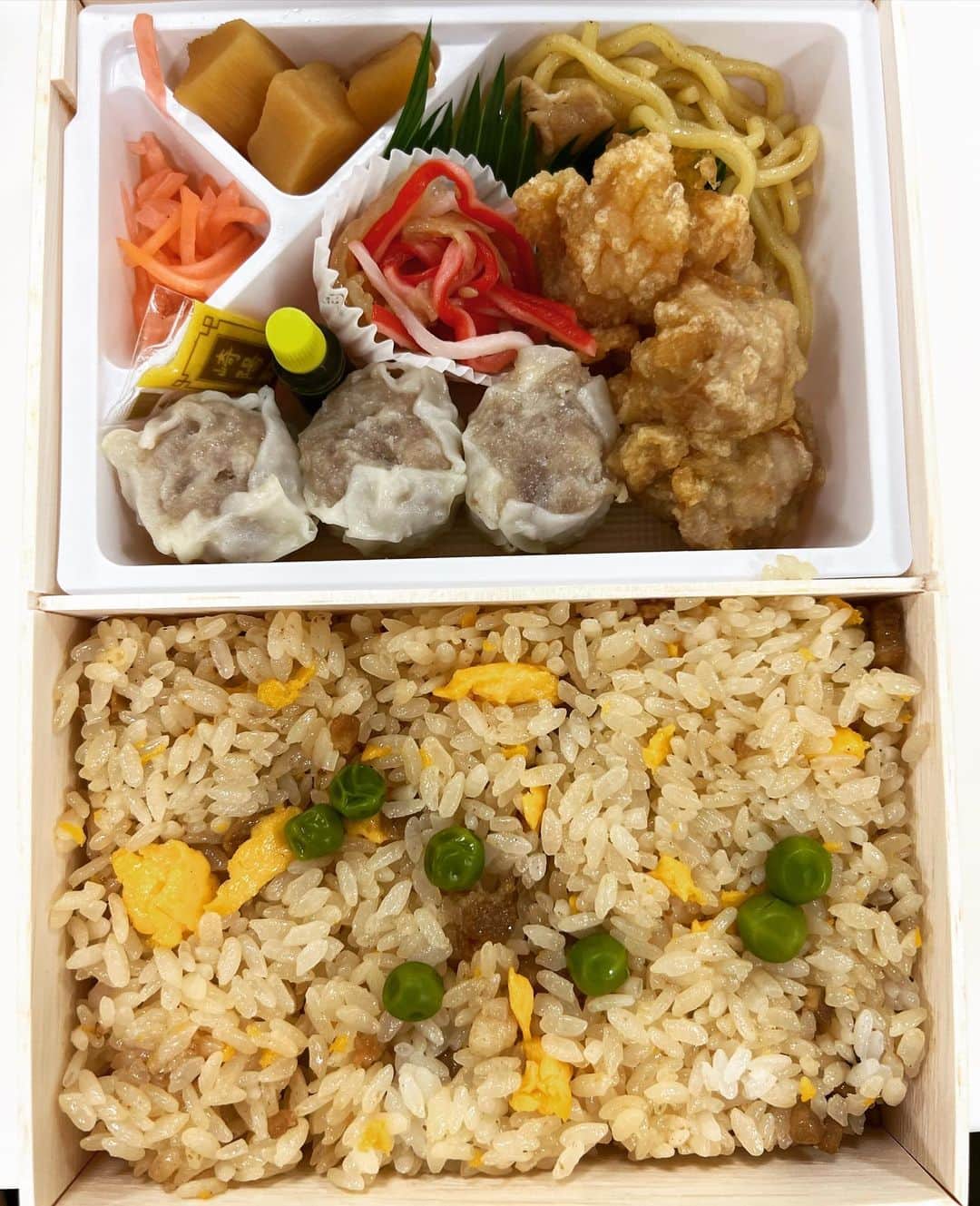 バカリズムのインスタグラム：「特番飯 崎陽軒」