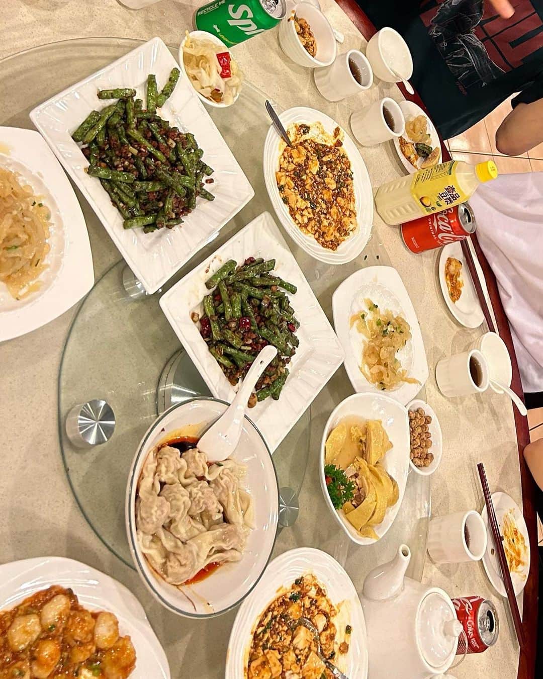 加弥乃さんのインスタグラム写真 - (加弥乃Instagram)「香港に到着した日の、打ち合わせと アクション練習の合間の束の間のご飯タイム🍜  みんなで丸いテーブルで食べる温かいご飯は沁みました🫠  我ながらこの後動いたの、、 すごいな！🤸💦笑」6月26日 19時35分 - kayano210