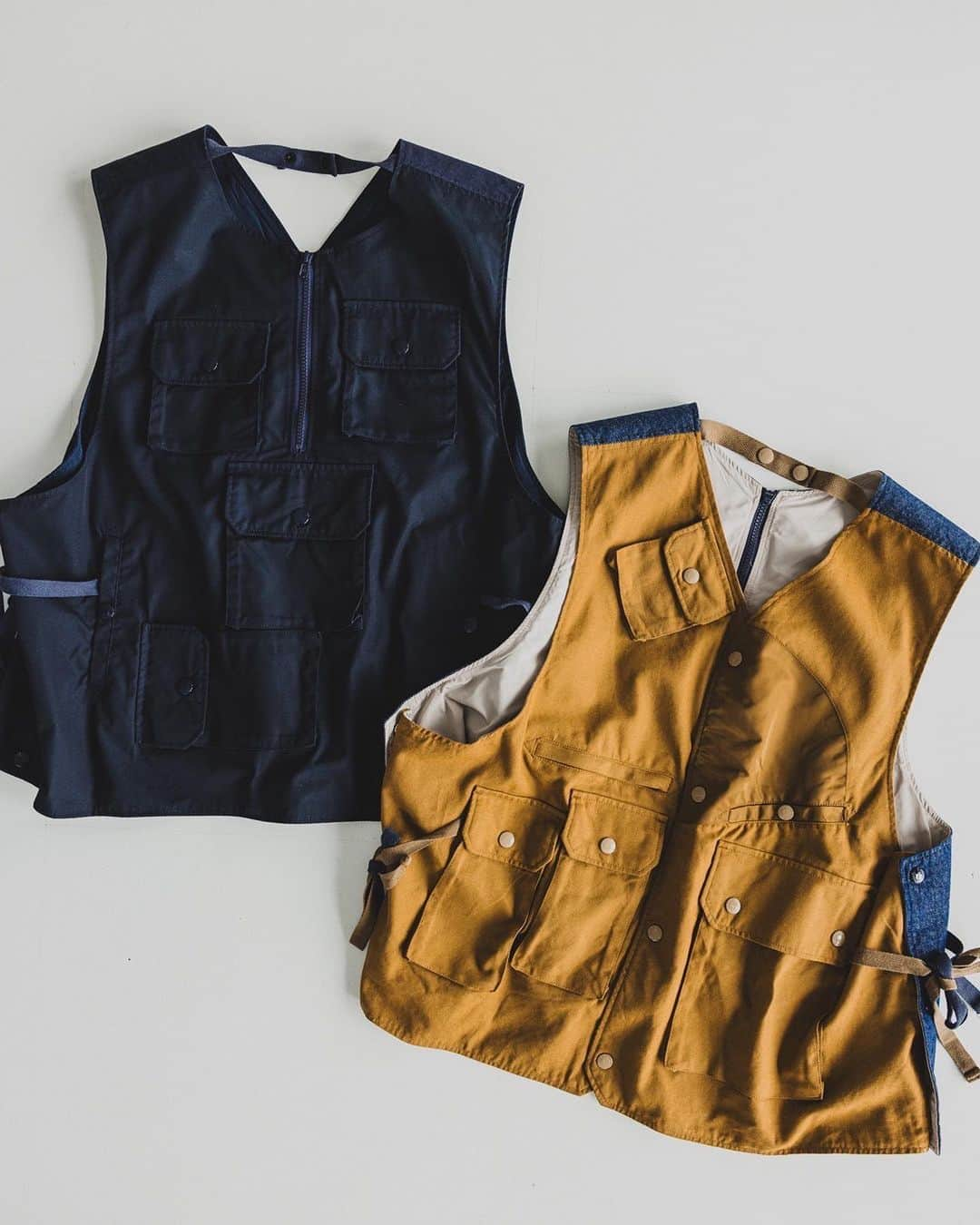 BEAMS+さんのインスタグラム写真 - (BEAMS+Instagram)「… ENGINEERED GARMENTS × BEAMS PLUS 『DOUBLE FRONT VEST』 7.1（Sat.）Release  The "DOUBLE FRONT VEST" was designed with a focus on vests that can be worn on both sides. It is characterized by its pocket work and use of materials that are typical of a brand with two aspects of outdoor sports and military wear. The bag-like mood and side seam detailing create a variety of wearing styles. The result is an item that is truly filled with the functional beauty of "ENGINEERED GARMENTS".  ------------------------------- . 両面での着用を可能としたベストに着目し、デザインされた『DOUBLE FRONT VEST』をリリース。 アウトドアスポーツ、ミリタリーの2面性を持ったブランドらしいポケットワークと素材使いが特徴。 バッグのようなムードとサイドシームのディティールが多彩な着こなしを実現。 まさに〈ENGINEERED GARMENTS〉の機能美が詰まったアイテムに仕上がりました。 . @engineered_garments_official @beams_plus @beams_plus_harajuku @beams_plus_yurakucho #engineeredgarments #beamsplus」6月28日 18時00分 - beams_plus_harajuku