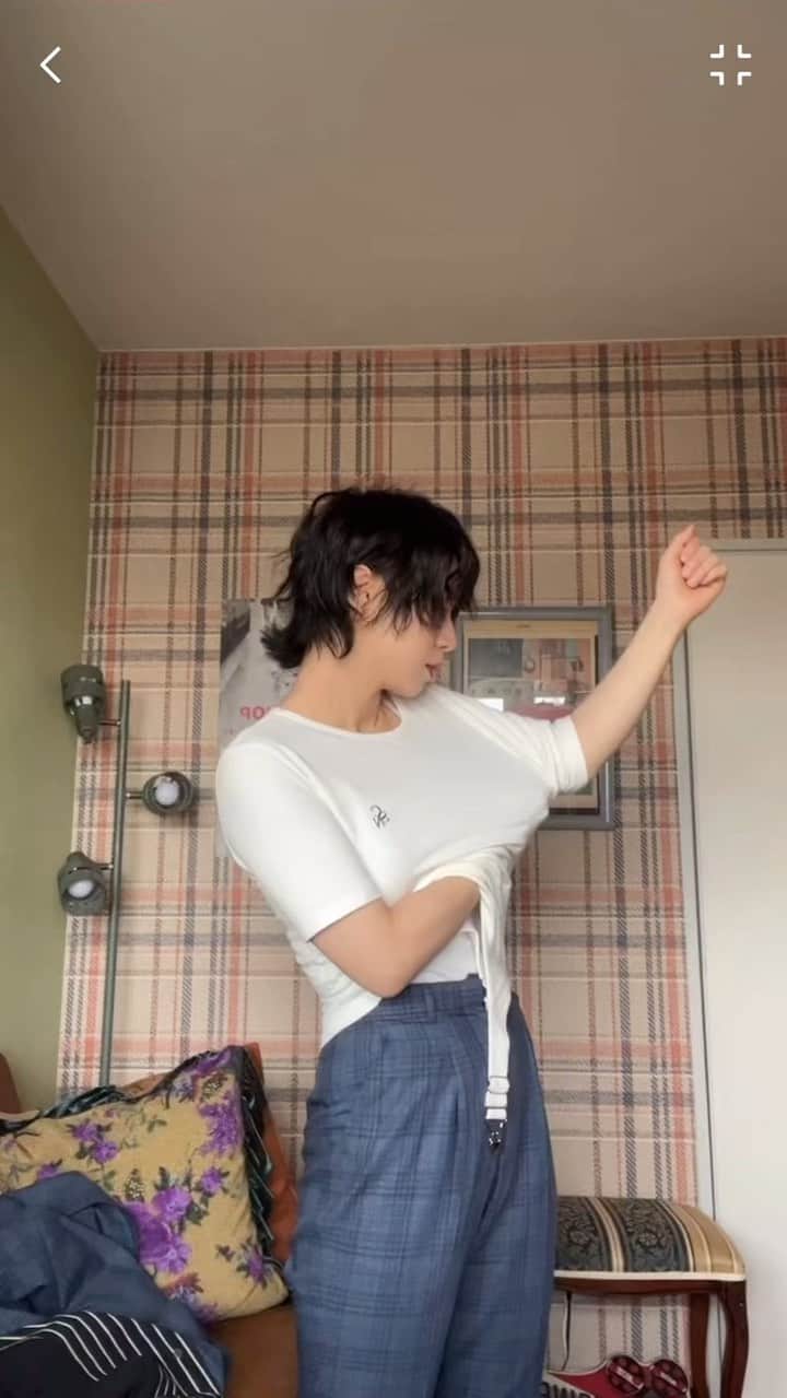 光永のインスタグラム：「結婚パーティーコーデ💍メンズライクバージョン👦🏻 ㅤㅤㅤㅤㅤㅤㅤㅤㅤㅤㅤㅤ Tシャツ：#CASANE ベスト：#DIESEL スーツ：#keuzes ㅤㅤㅤㅤㅤㅤㅤㅤㅤㅤㅤㅤ #ootd #結婚式コーデ #メンズライクコーデ #メンズライクスーツ #ボーイッシュコーデ #ブルベ冬コーデ #結婚式お呼ばれ #カジュアルスーツ #Hinata_Home」