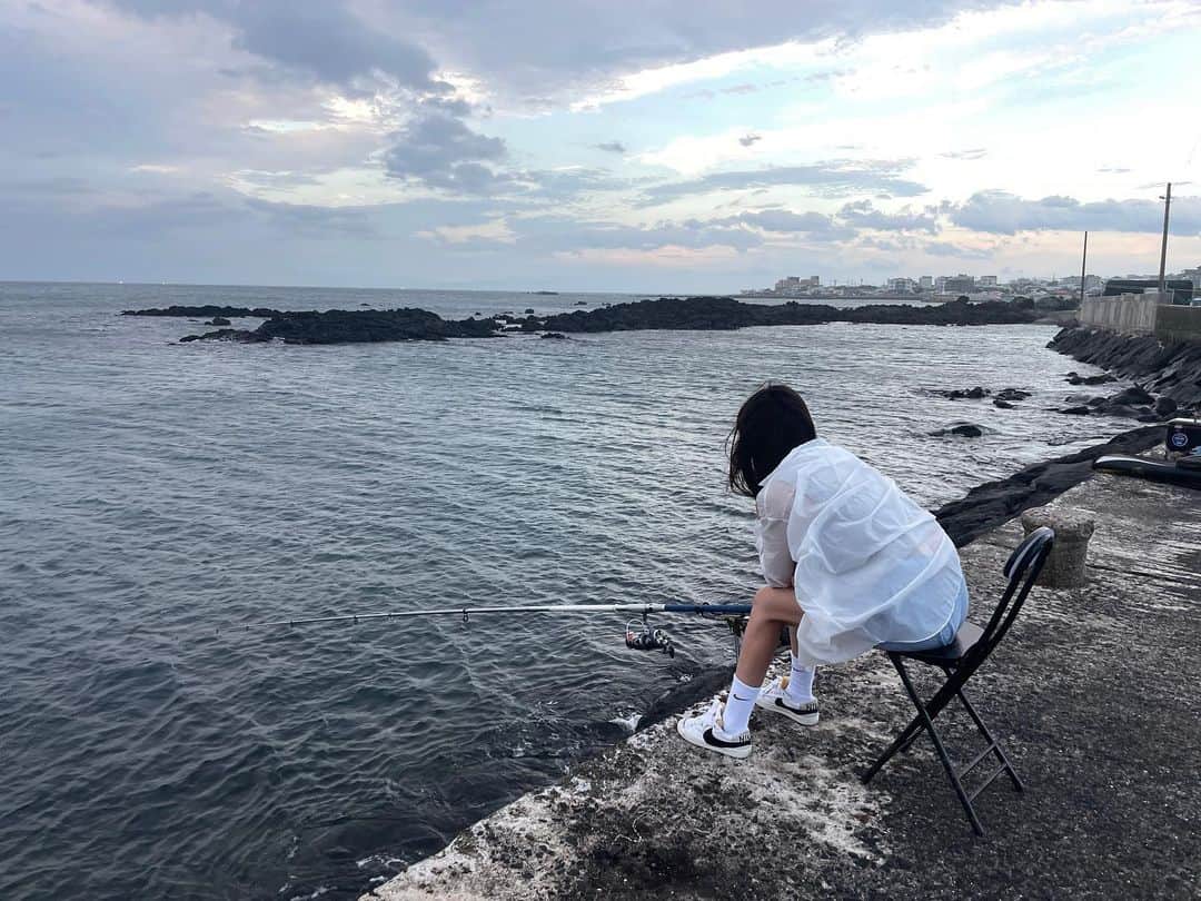 カン・イェウォンのインスタグラム：「한치 잡으셨어요?  만나는거죠😀」