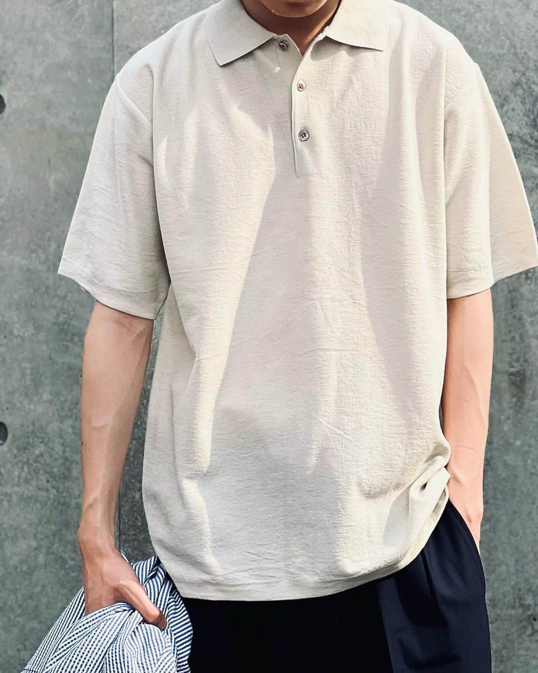 BEAMS+さんのインスタグラム写真 - (BEAMS+Instagram)「・ BEAMS PLUS RECOMMEND.  <BATONER × BEAMS PLUS>  "KNIT POLO SHIRT."  Made of 100% cotton. This polo shirt has a dry touch typical of the spring and summer season. Two colors are available this season: dark green and brick color. The slightly relaxed fitting and the classic specification with different lengths for the front and back are also key points.  -------------------------------------  コットン100%の素材を使用。春夏シーズンらしいドライなタッチのポロシャツです。今シーズンはダークグリーンとブリックカラーの2色が登場。ややリラックスしたフィッティングや前後の着丈が違うクラシックな仕様もポイント。  #beams #beamsplus #beamsplusharajuku  #harajuku #mensfashion #mensstyle #stylepoln #menswear #batoner #batoner_japanmade #poloshirt」6月26日 19時39分 - beams_plus_harajuku